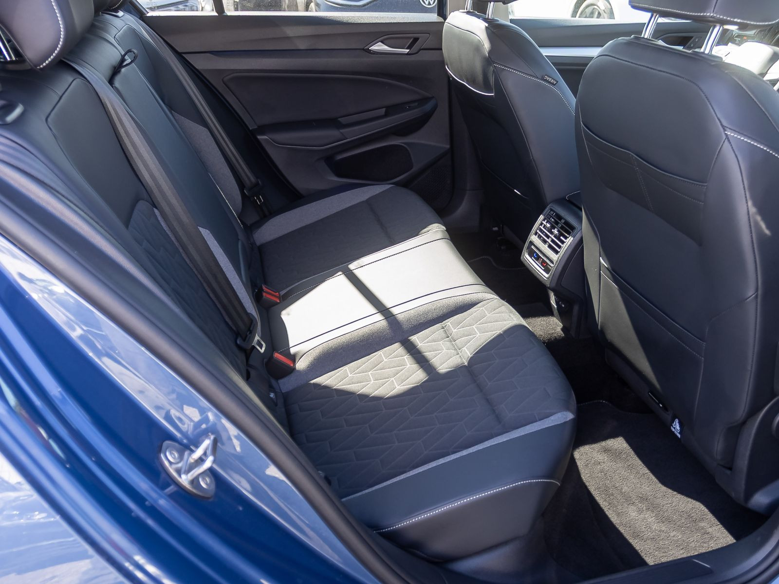 Volkswagen Golf VIII Goal 1.5 eTSI DSG Navi Matrix ACC AHK
