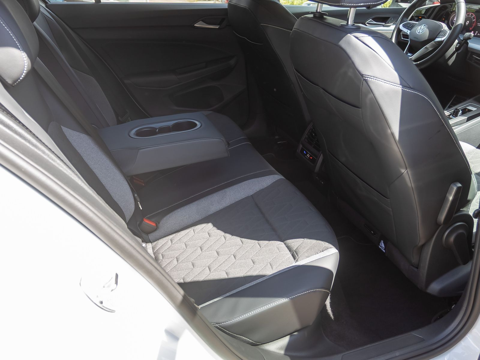 Volkswagen Golf VIII Goal 1.5 eTSI DSG Navi LED ACC EPH AHK