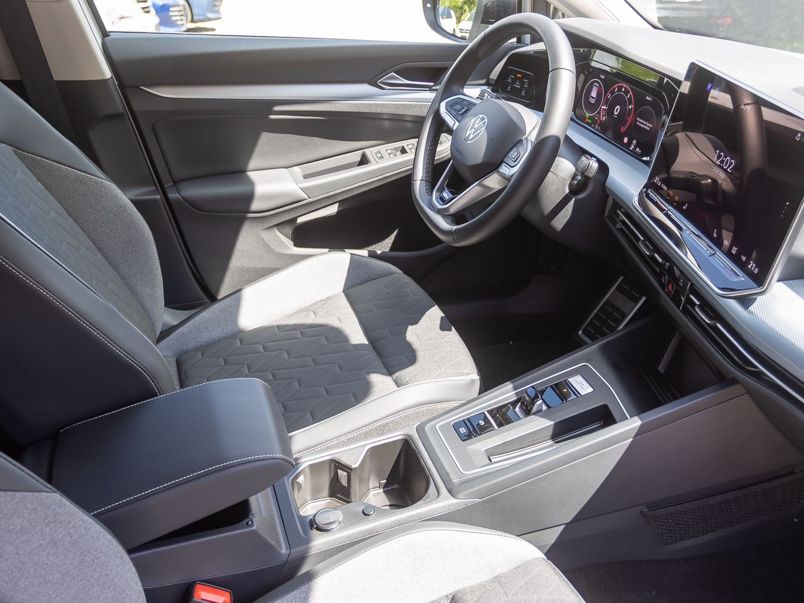 Volkswagen Golf VIII Goal 1.5 eTSI DSG Navi LED ACC EPH AHK