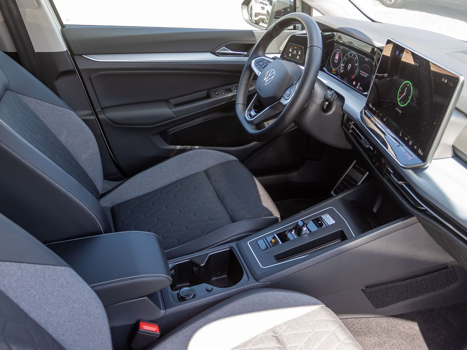 Volkswagen Golf VIII Goal 1.5 eTSI DSG Navi LED ACC EPH AHK