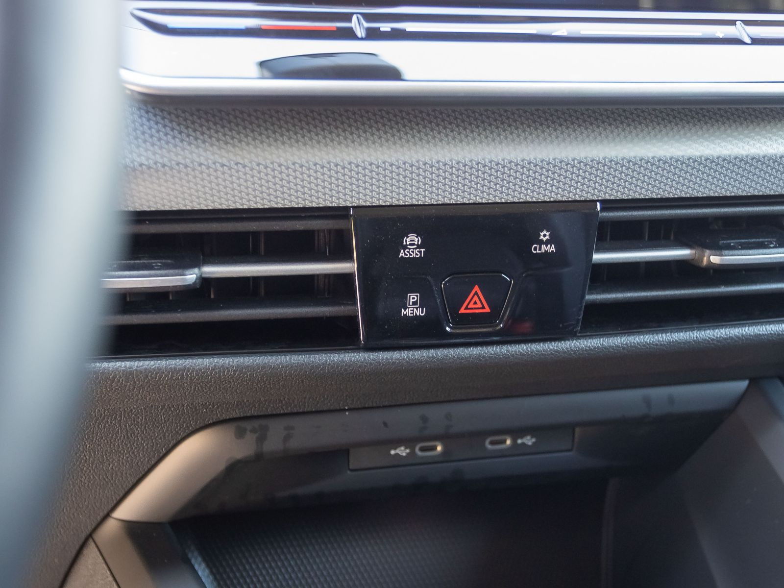 Volkswagen Golf VIII Goal 1.5 eTSI DSG Navi LED ACC EPH AHK