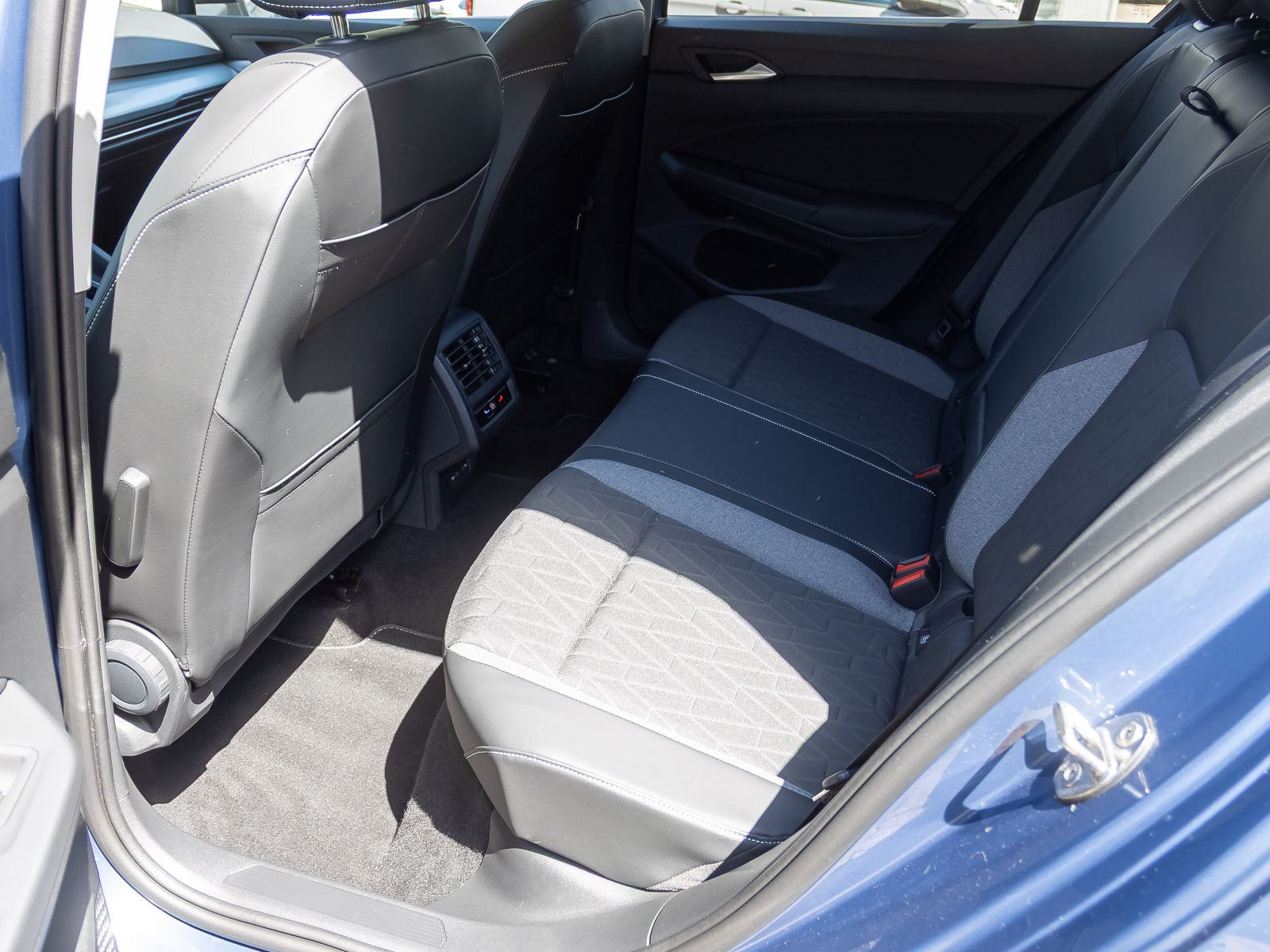 Volkswagen Golf VIII Goal 1.5 eTSI DSG Navi LED ACC EPH AHK
