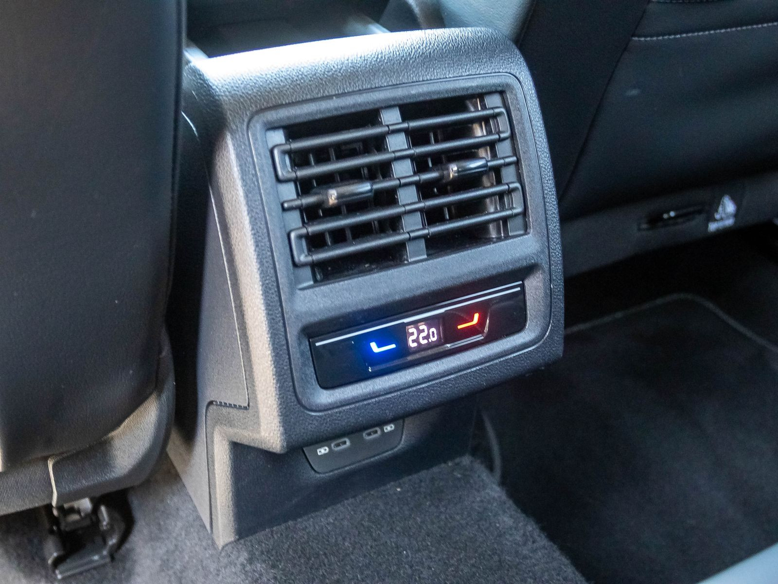 Volkswagen Golf VIII Goal 1.5 eTSI DSG Navi LED ACC EPH AHK