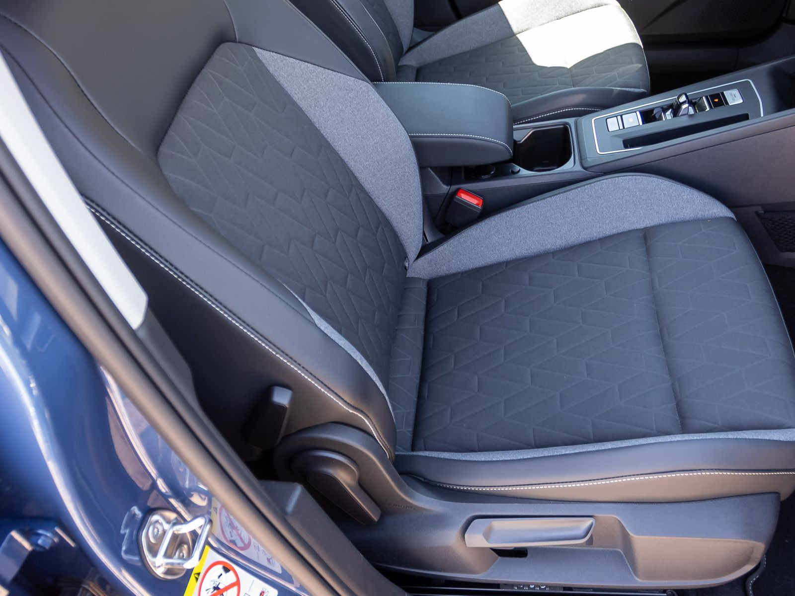 Volkswagen Golf VIII Goal 1.5 eTSI DSG Navi LED ACC EPH AHK