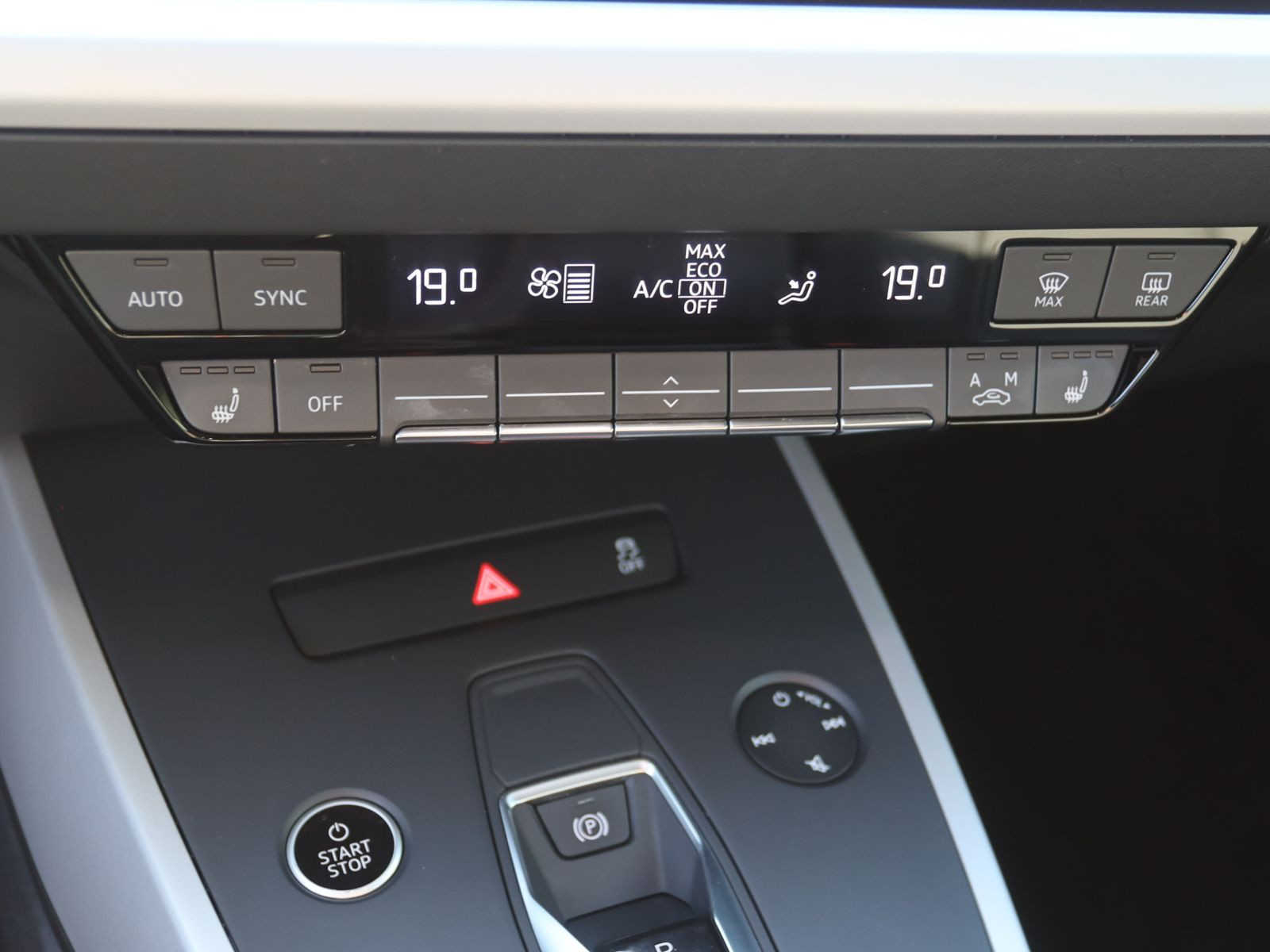 Audi Q4 e-tron 40 Navi LED ACC Standklima DAB