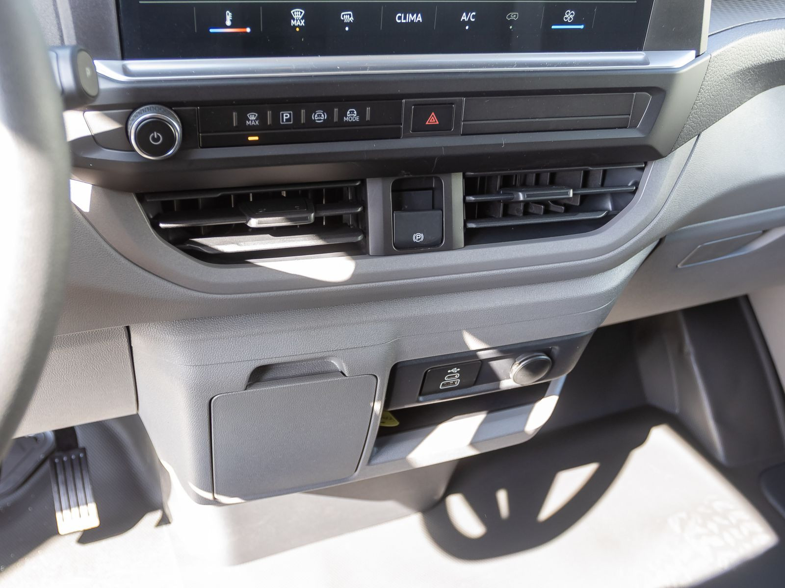 Volkswagen Transporter Kasten LR 2.0TDI Automatik LED ACC EPH AHK