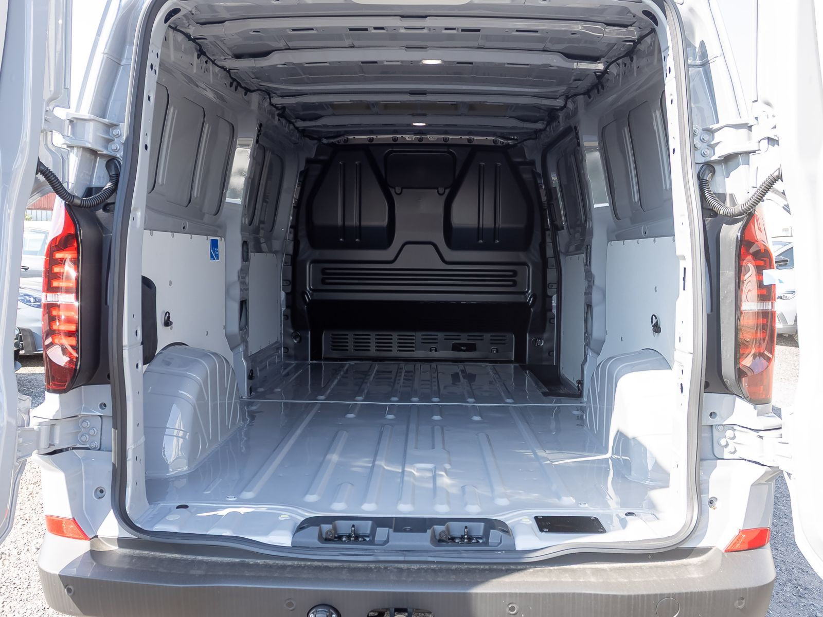Volkswagen Transporter Kasten LR 2.0TDI Automatik LED ACC EPH AHK