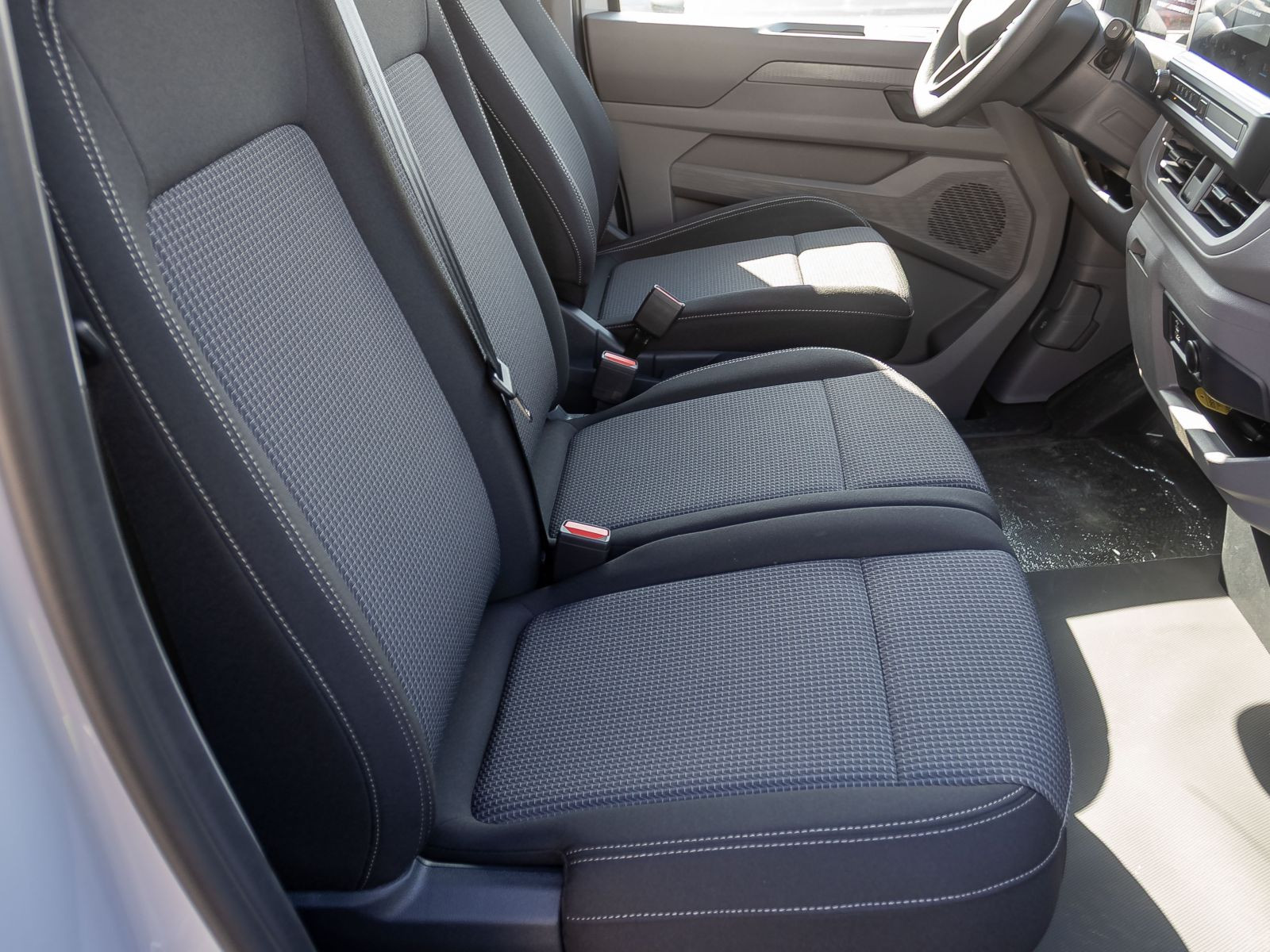 Volkswagen Transporter Kasten LR 2.0TDI Automatik LED ACC EPH AHK
