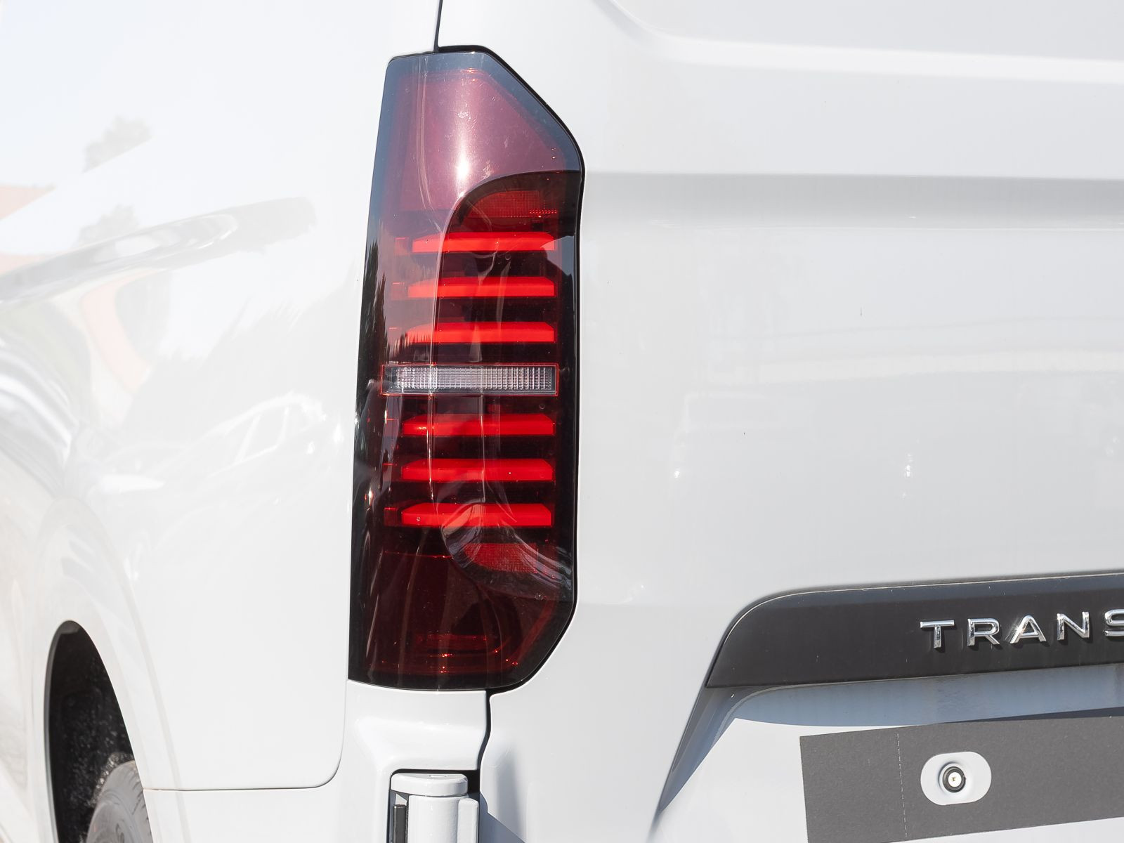 Volkswagen Transporter Kasten LR 2.0TDI Automatik LED ACC EPH AHK