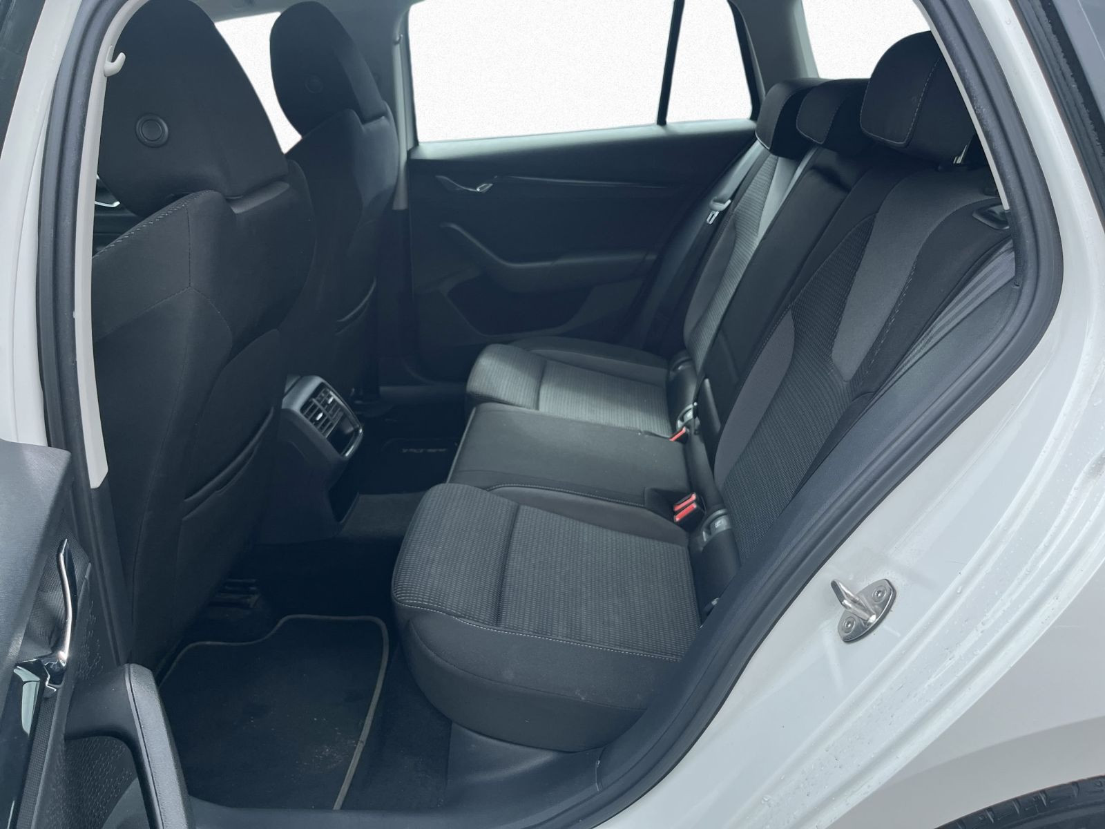 Skoda Octavia Combi Ambition 2.0 TDI LED Carplay AHK