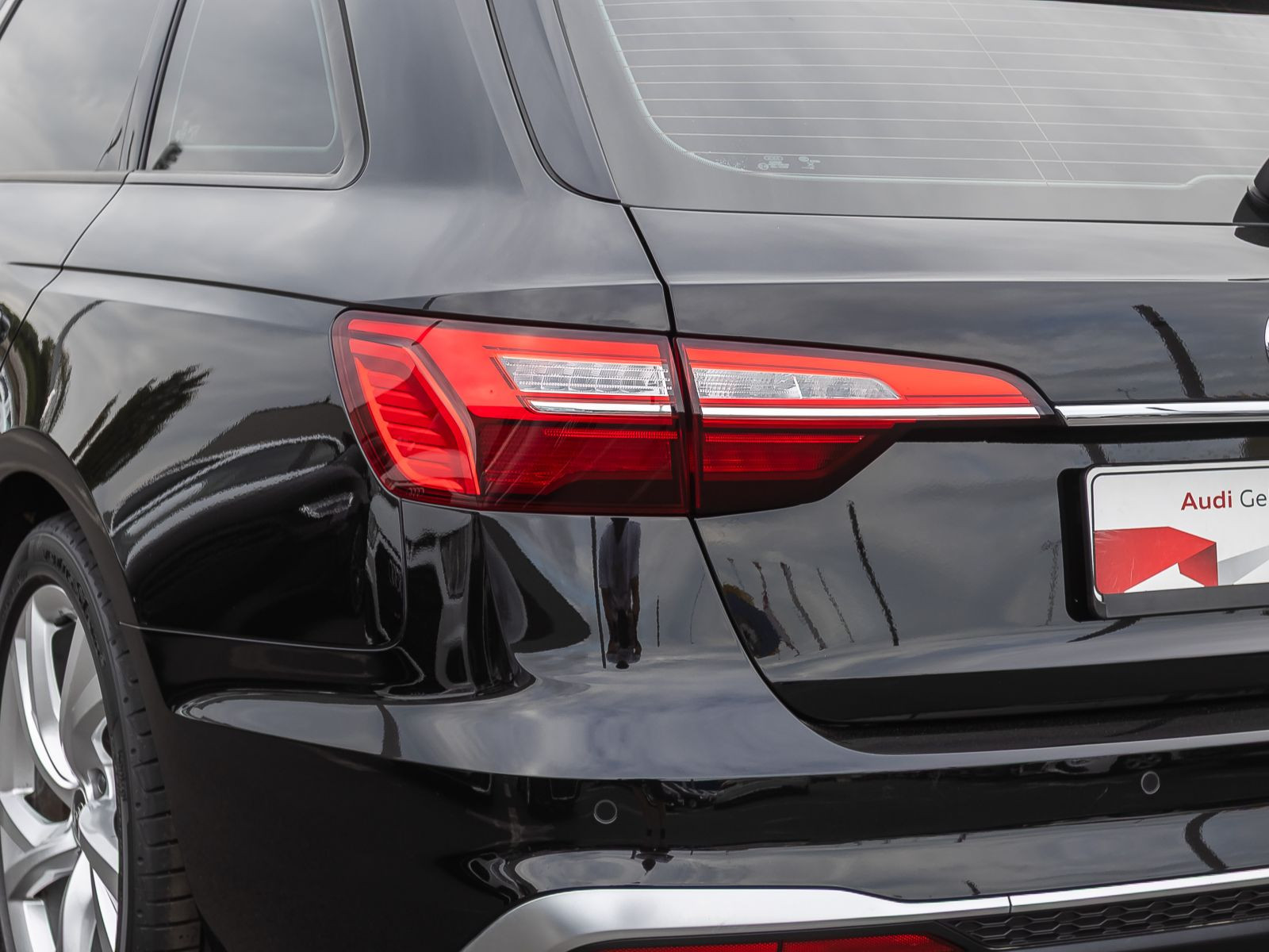 Audi A4 Avant S line 40TFSI qu Stronic Navi LED AHK