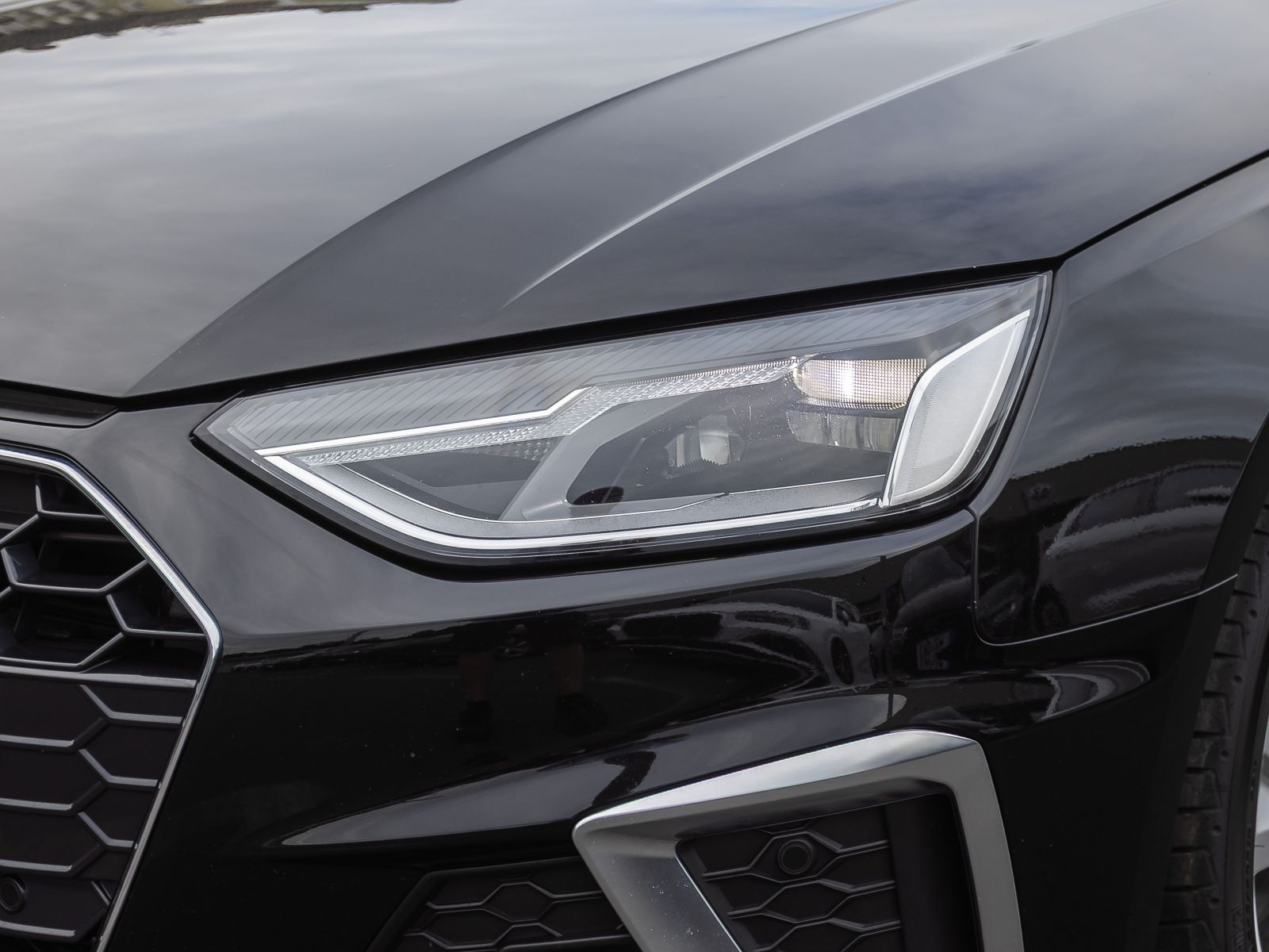 Audi A4 Avant S line 40TFSI qu Stronic Navi LED AHK