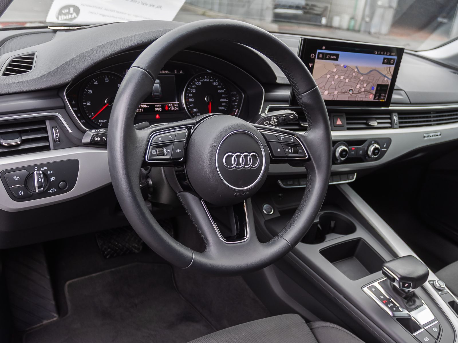 Audi A4 Avant S line 40TFSI qu Stronic Navi LED AHK