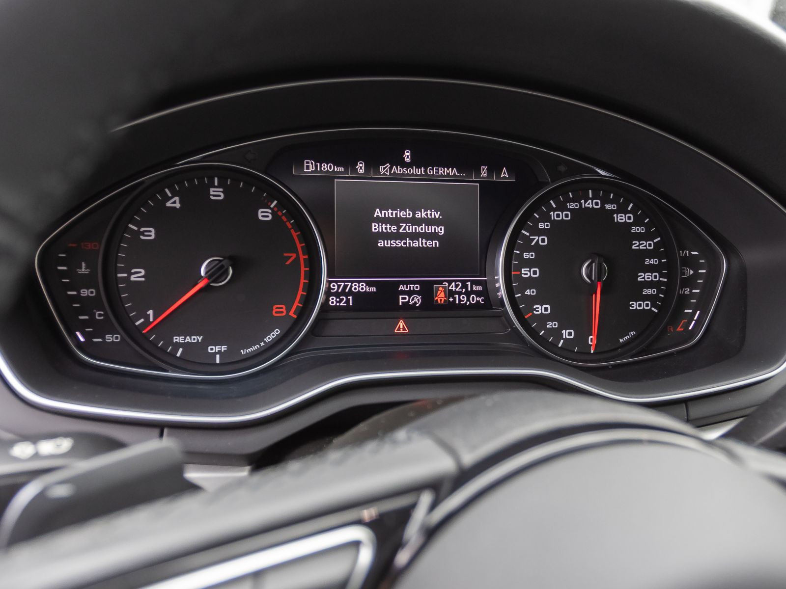 Audi A4 Avant S line 40TFSI qu Stronic Navi LED AHK