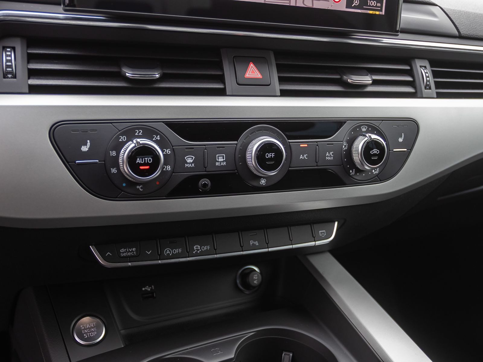 Audi A4 Avant S line 40TFSI qu Stronic Navi LED AHK