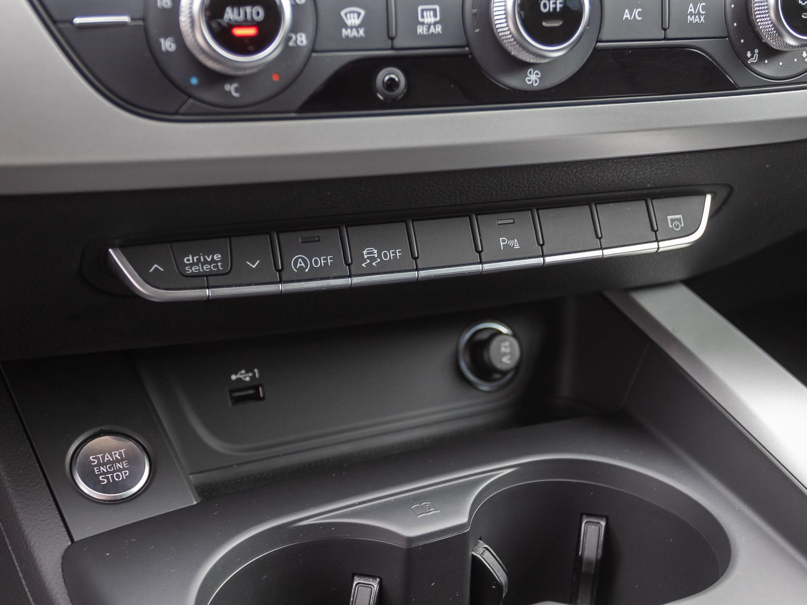 Audi A4 Avant S line 40TFSI qu Stronic Navi LED AHK