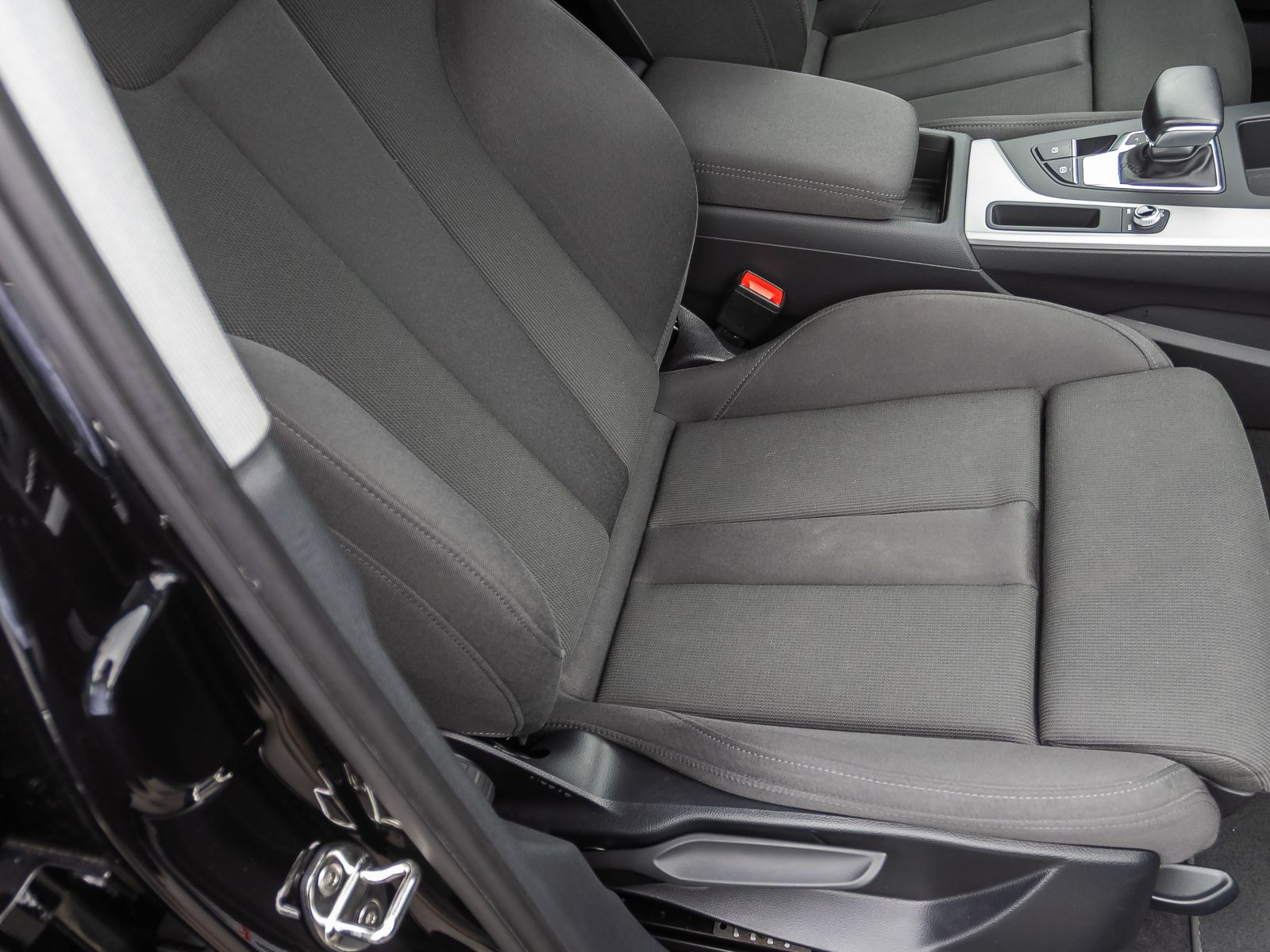 Audi A4 Avant S line 40TFSI qu Stronic Navi LED AHK