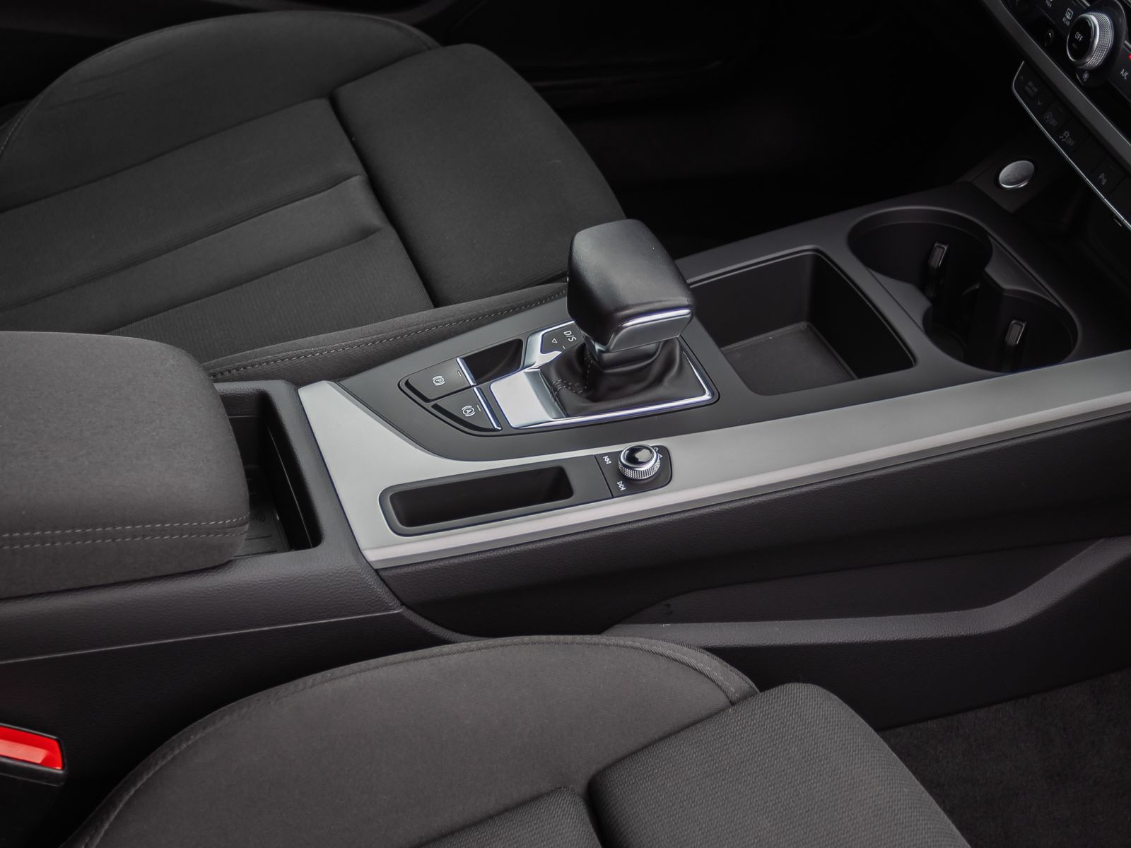 Audi A4 Avant S line 40TFSI qu Stronic Navi LED AHK
