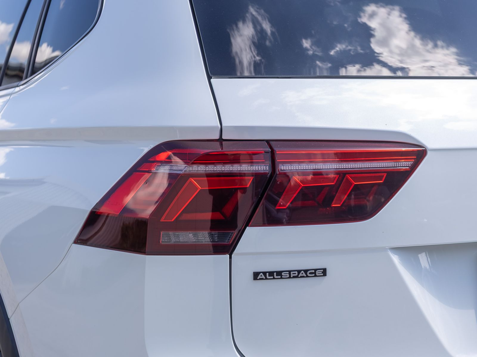 Volkswagen Tiguan Allspace R-Line 2.0TDI 4M DSG Navi Matrix HuD AHK