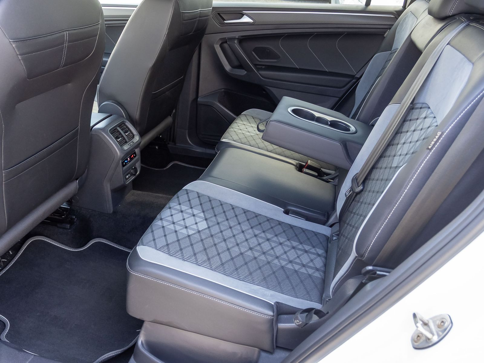 Volkswagen Tiguan Allspace R-Line 2.0TDI 4M DSG Navi Matrix HuD AHK