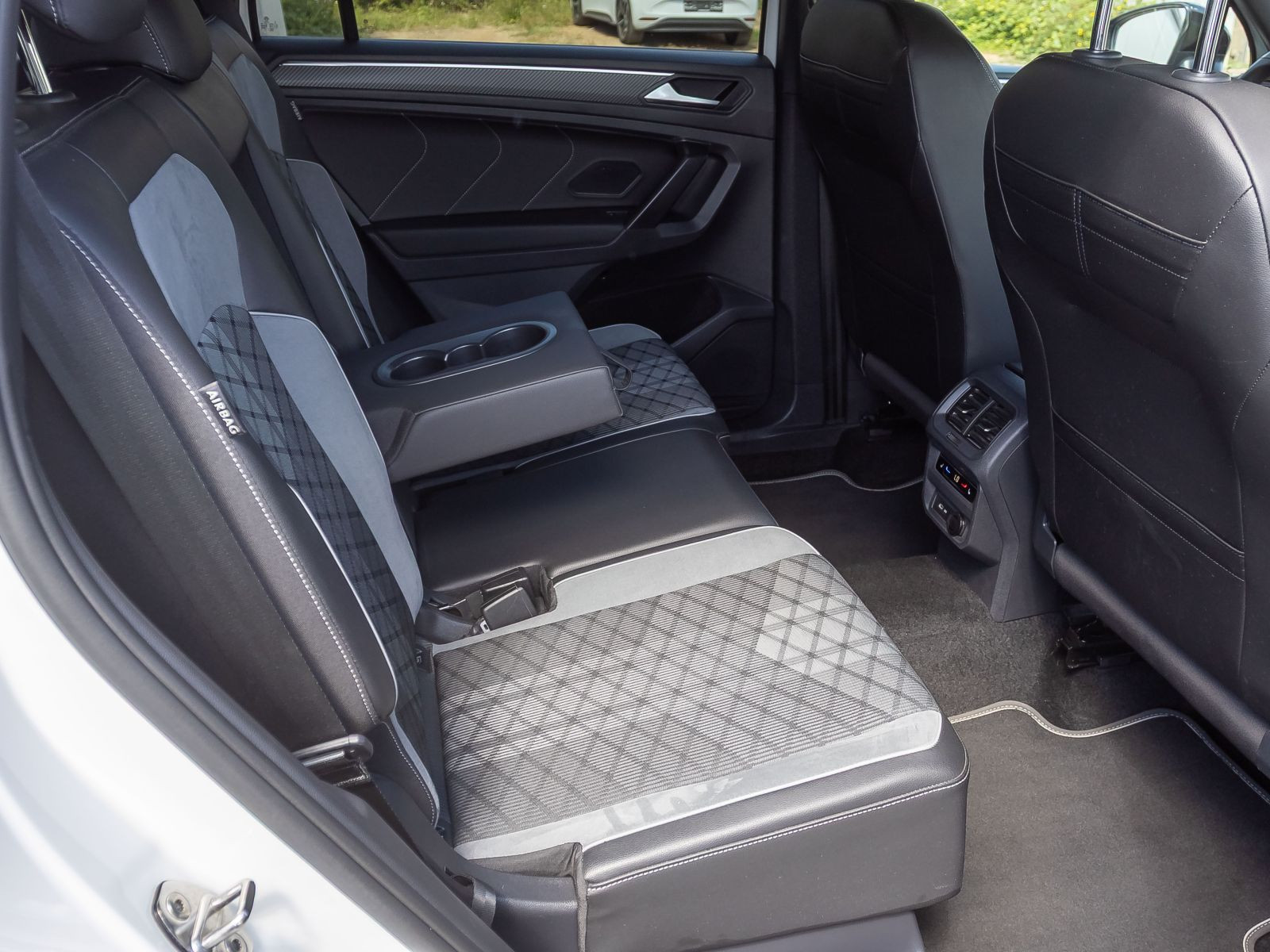 Volkswagen Tiguan Allspace R-Line 2.0TDI 4M DSG Navi Matrix HuD AHK
