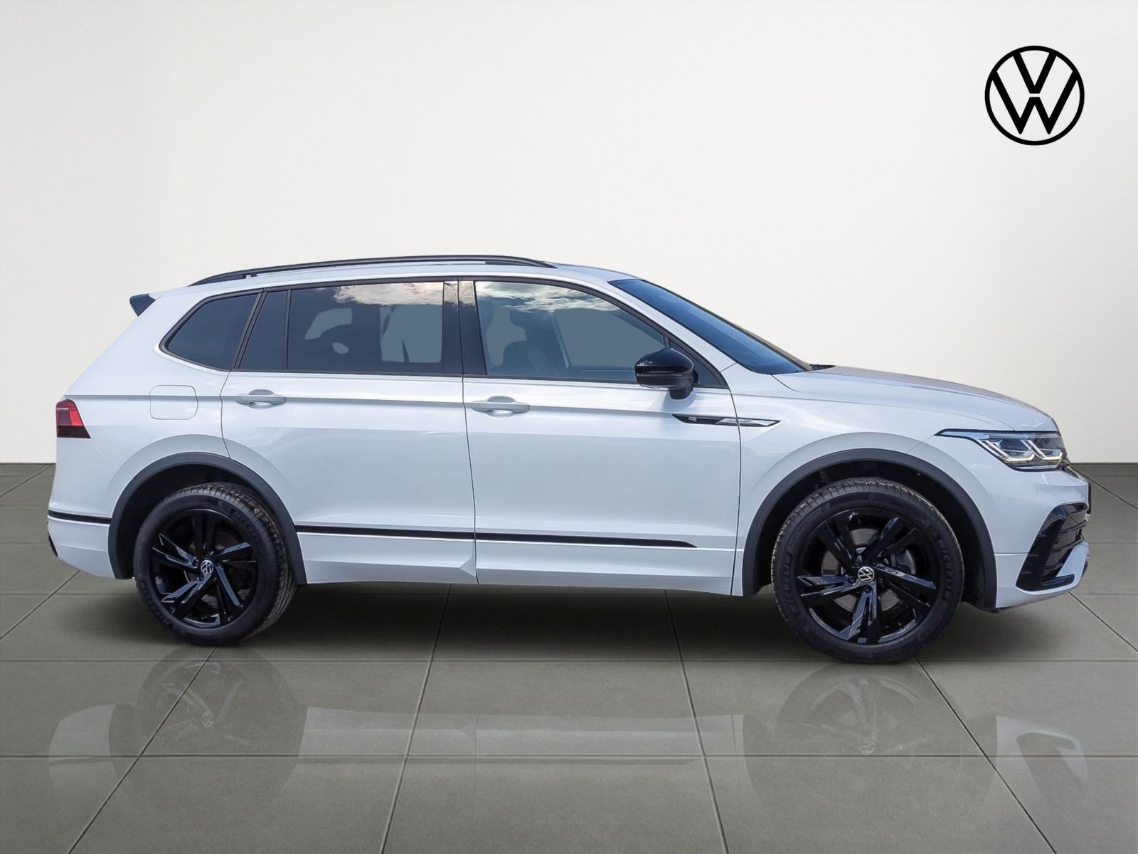 Volkswagen Tiguan Allspace R-Line 2.0TDI 4M DSG Navi Matrix HuD AHK