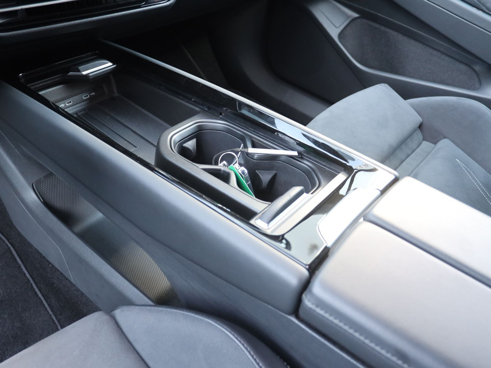 Volkswagen ID.7 Tourer Pro, AHK, Navi, LED-Matrix, Area View inkl. Rückfahrkamera, Augmented-Reality-Head-up-Display