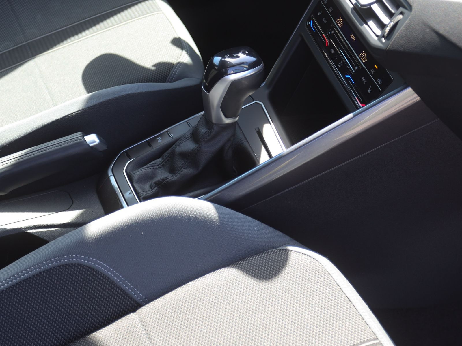 Volkswagen Polo 1.0 TSI DSG Style, Navi, LED-Matrix, Rückfahrkamera, App-Connect