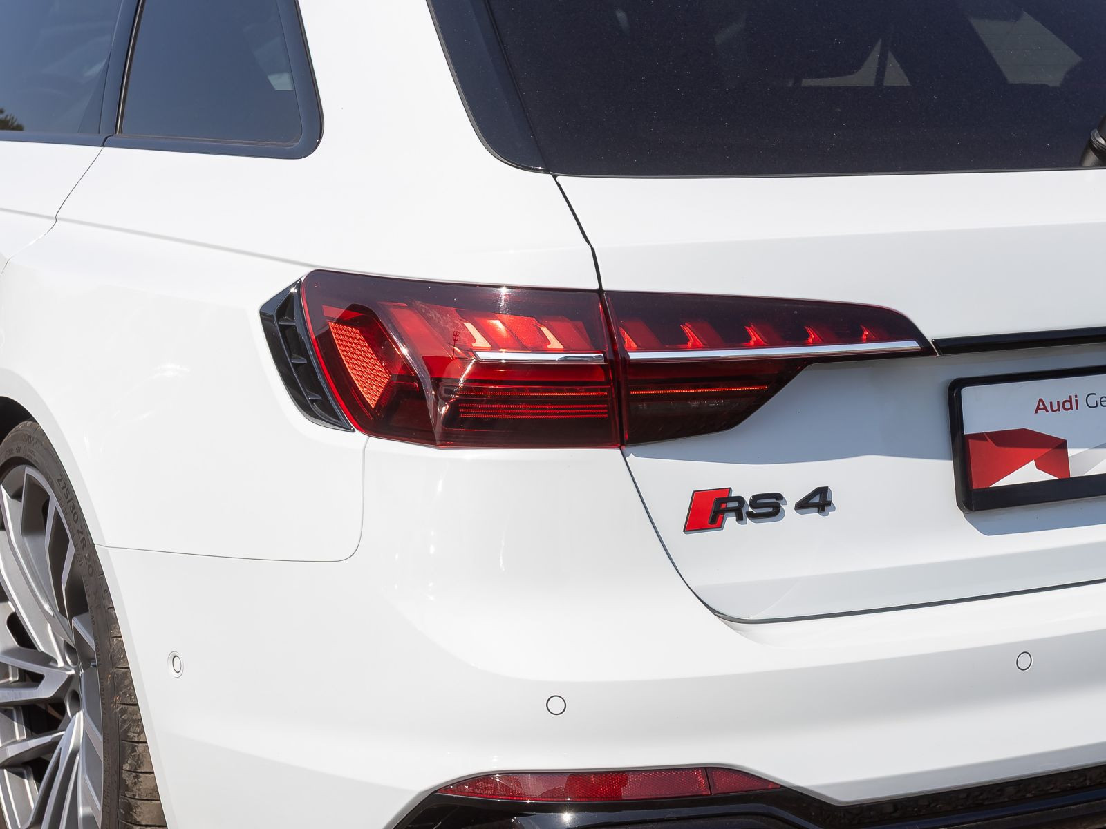 Audi RS 4 Avant Navi Matrix HuD Panorama ACC EPH AHK