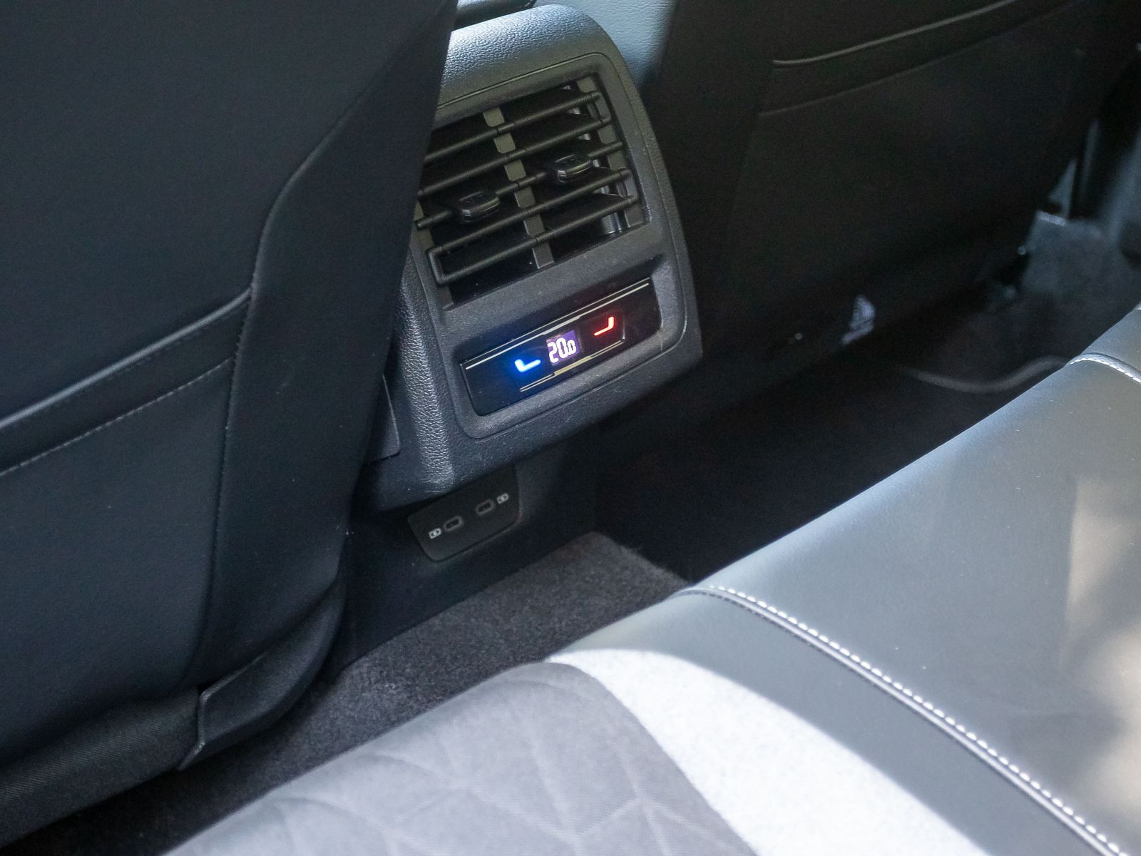Volkswagen Golf VIII Goal 1.5 eTSI Navi LED ACC CarPlay AHK