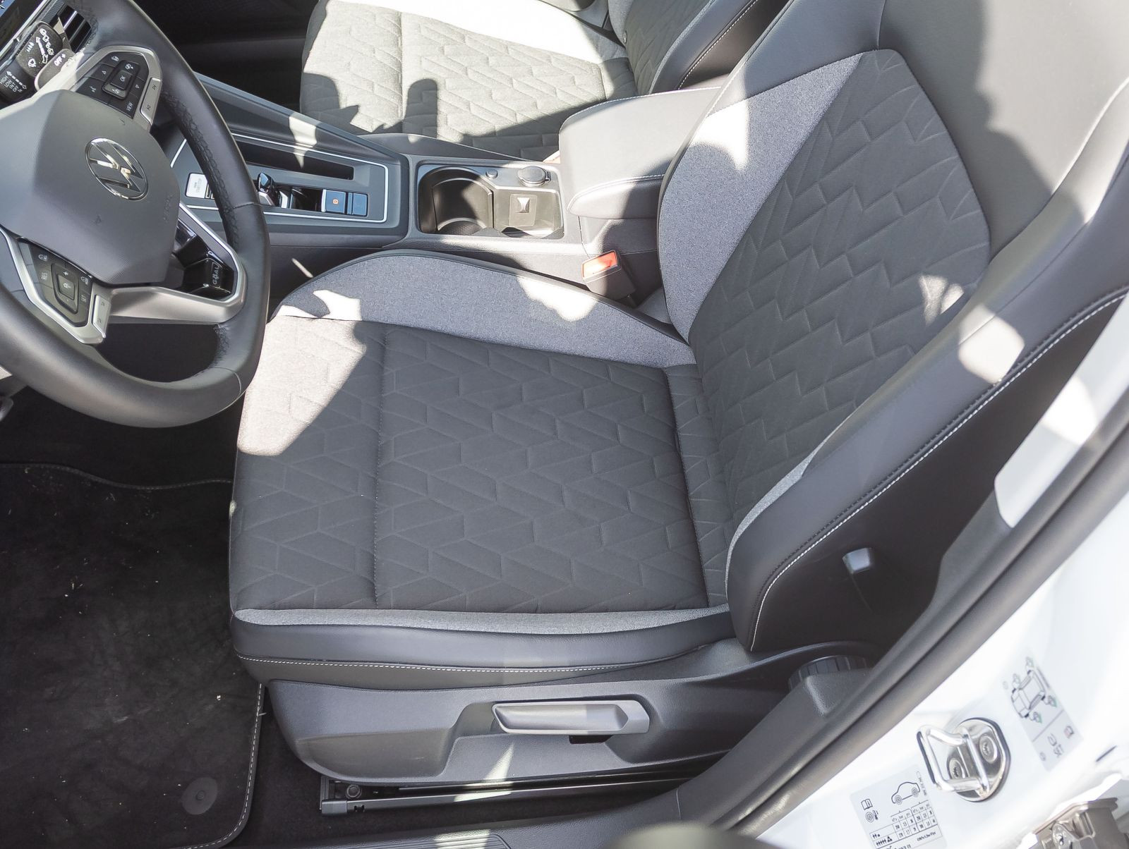 Volkswagen Golf VIII Goal 1.5 eTSI DSG Navi LED ACC EPH AHK