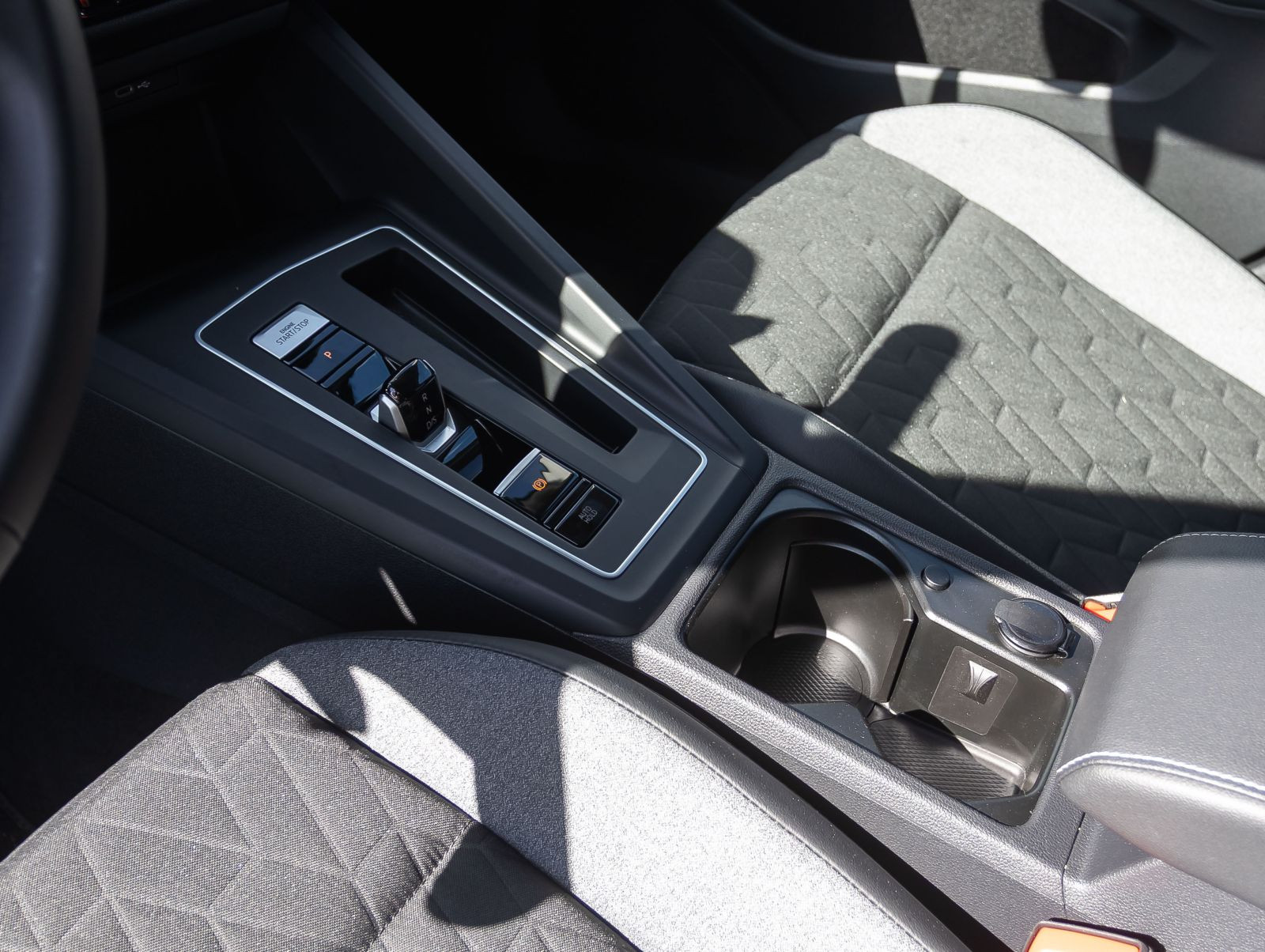 Volkswagen Golf VIII Goal 1.5 eTSI DSG Navi LED ACC EPH AHK