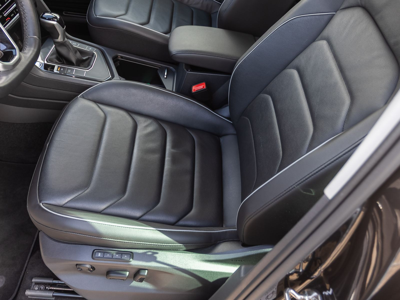 Volkswagen Tiguan 1.5 TSI DSG Elegance, Navi, LED-Matrix, Leder, Panoramadach