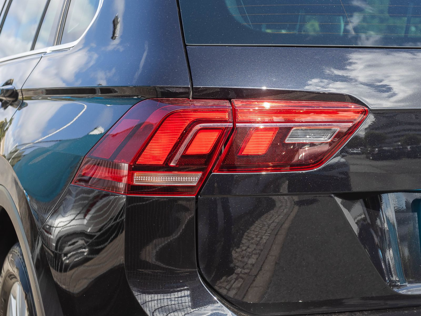 Volkswagen Tiguan 1.5 TSI DSG Elegance, Navi, LED-Matrix, Leder, Panoramadach