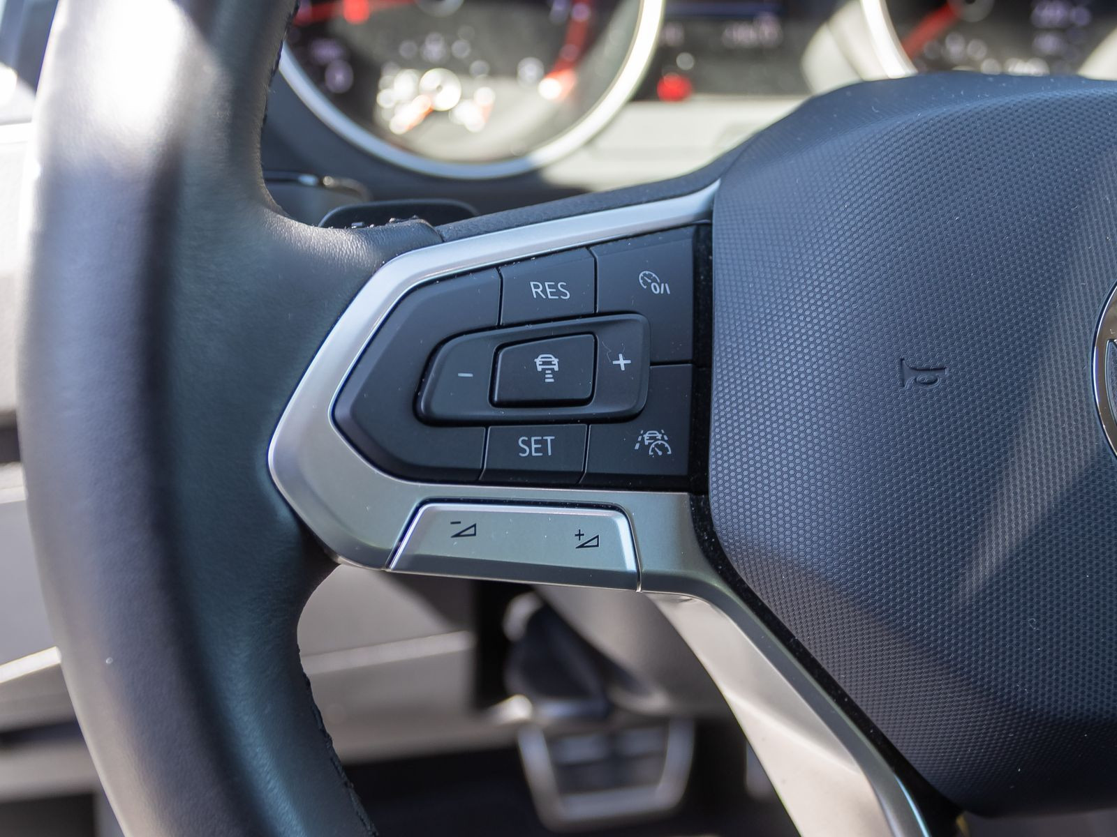 Volkswagen Tiguan Active 1.5TSI DSG Navi LED ACC CarPlay EPH