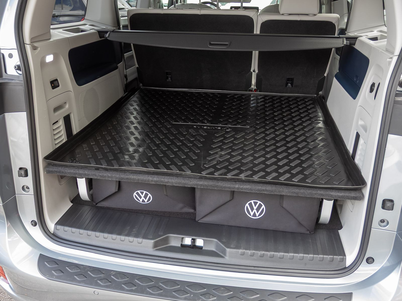 Volkswagen ID.Buzz Pro, AHK, LED-Matrix, Area View inklusive Rückfahrkamera, App-Connect