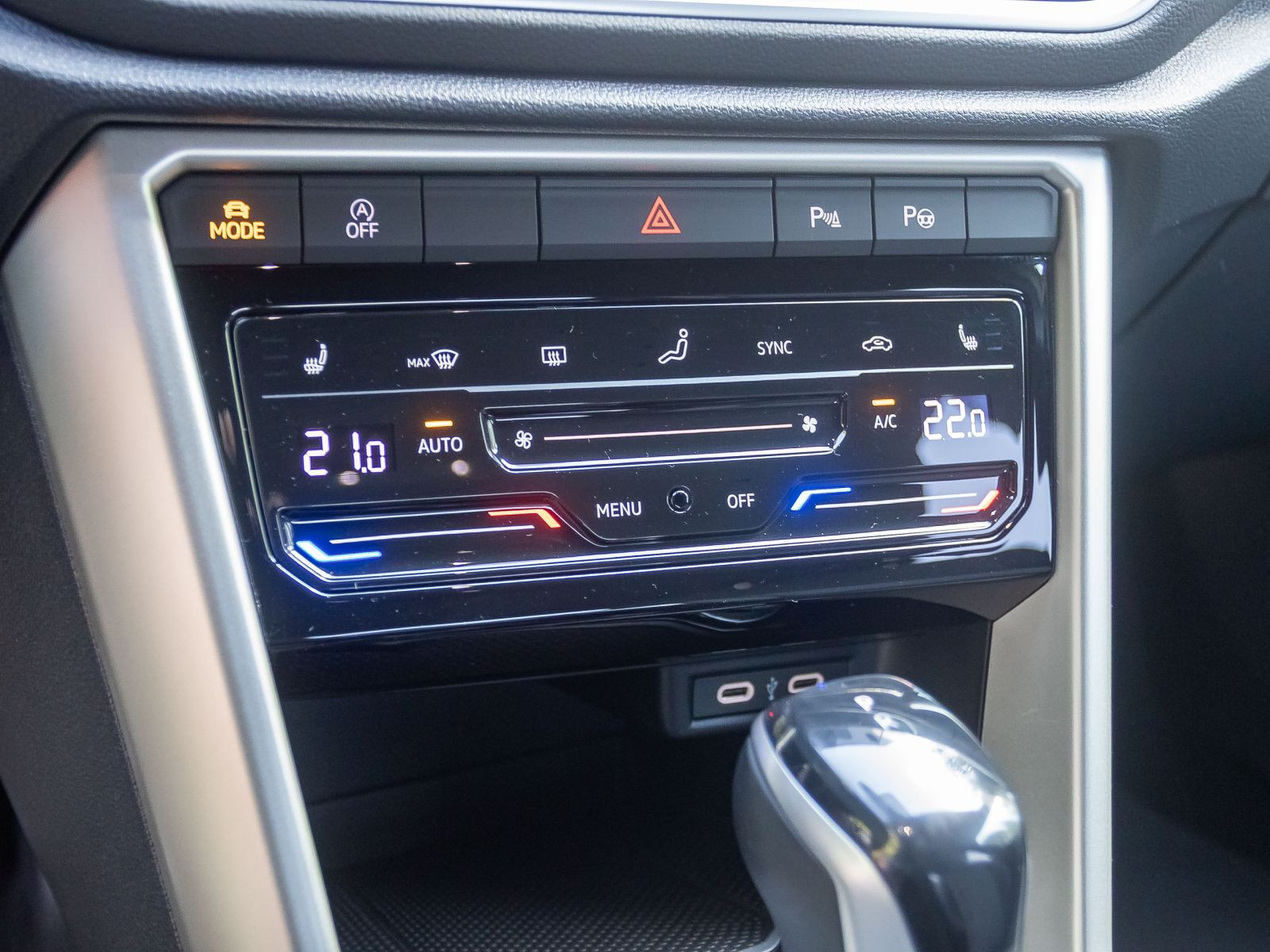 Volkswagen T-Roc MOVE 1.5TSI DSG Navi Matrix ACC CarPlay