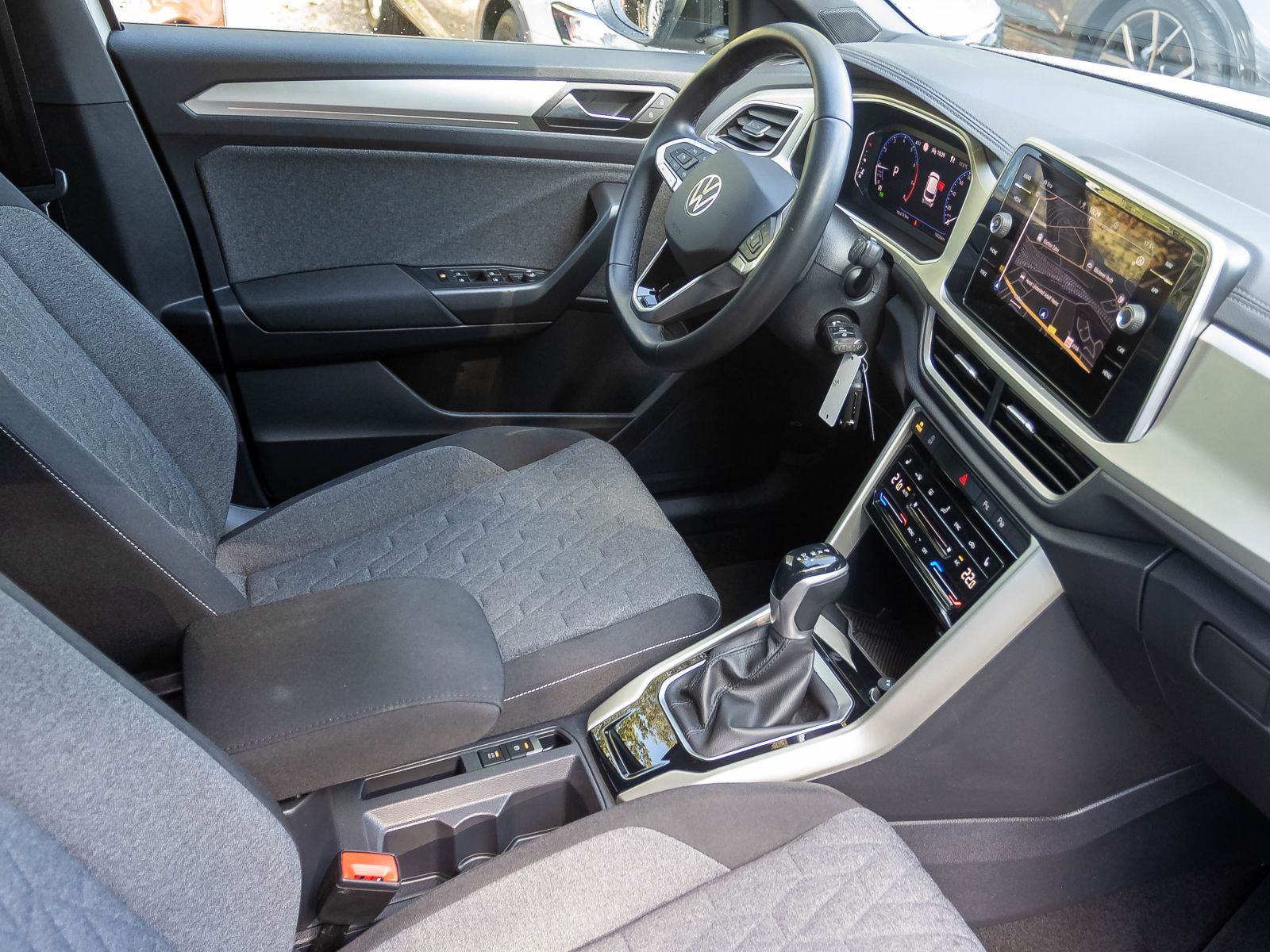 Volkswagen T-Roc MOVE 1.5TSI DSG Navi Matrix ACC CarPlay