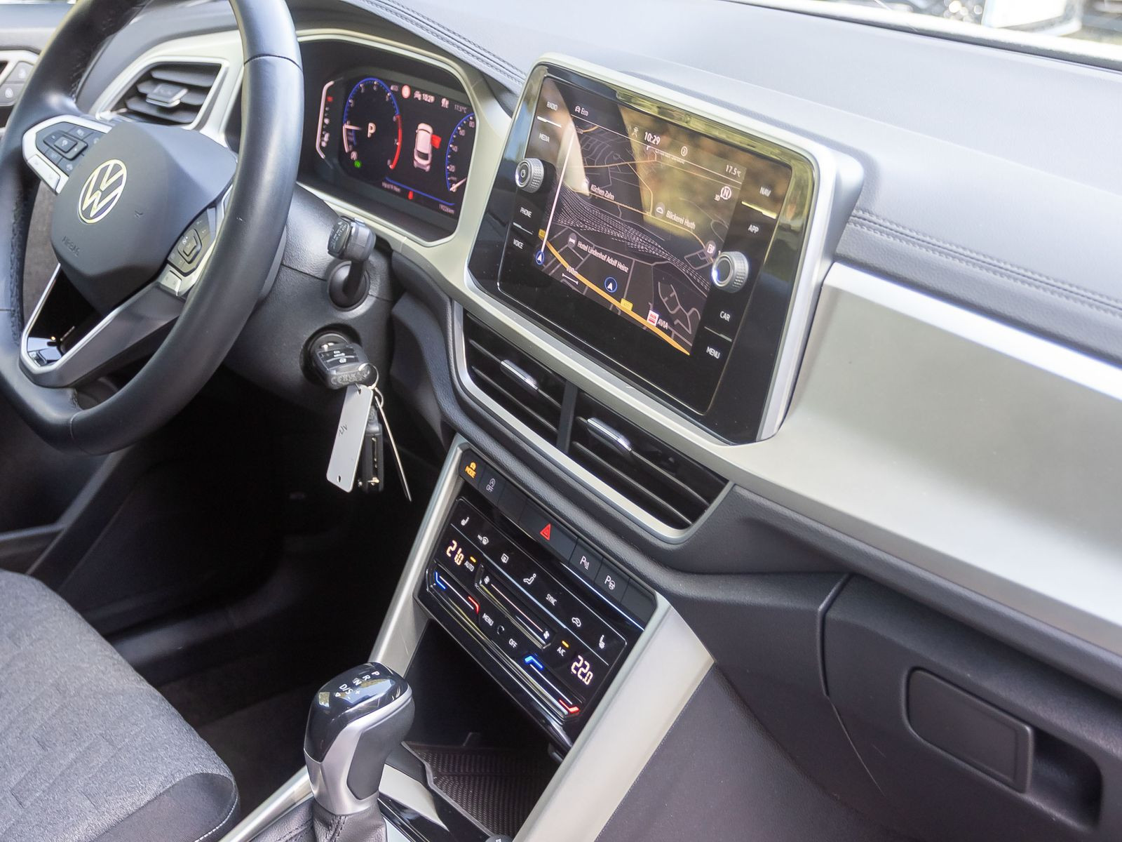 Volkswagen T-Roc MOVE 1.5TSI DSG Navi Matrix ACC CarPlay