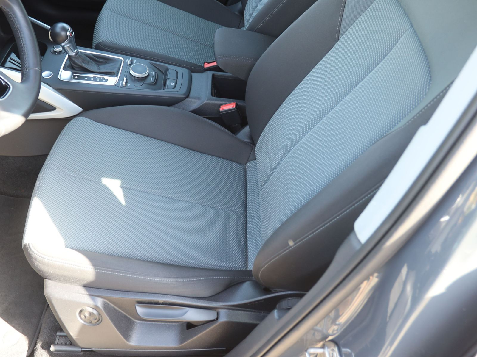 Audi Q2 35 TFSI S-Tronic Design, Navi, LED, Rückfahrkamera