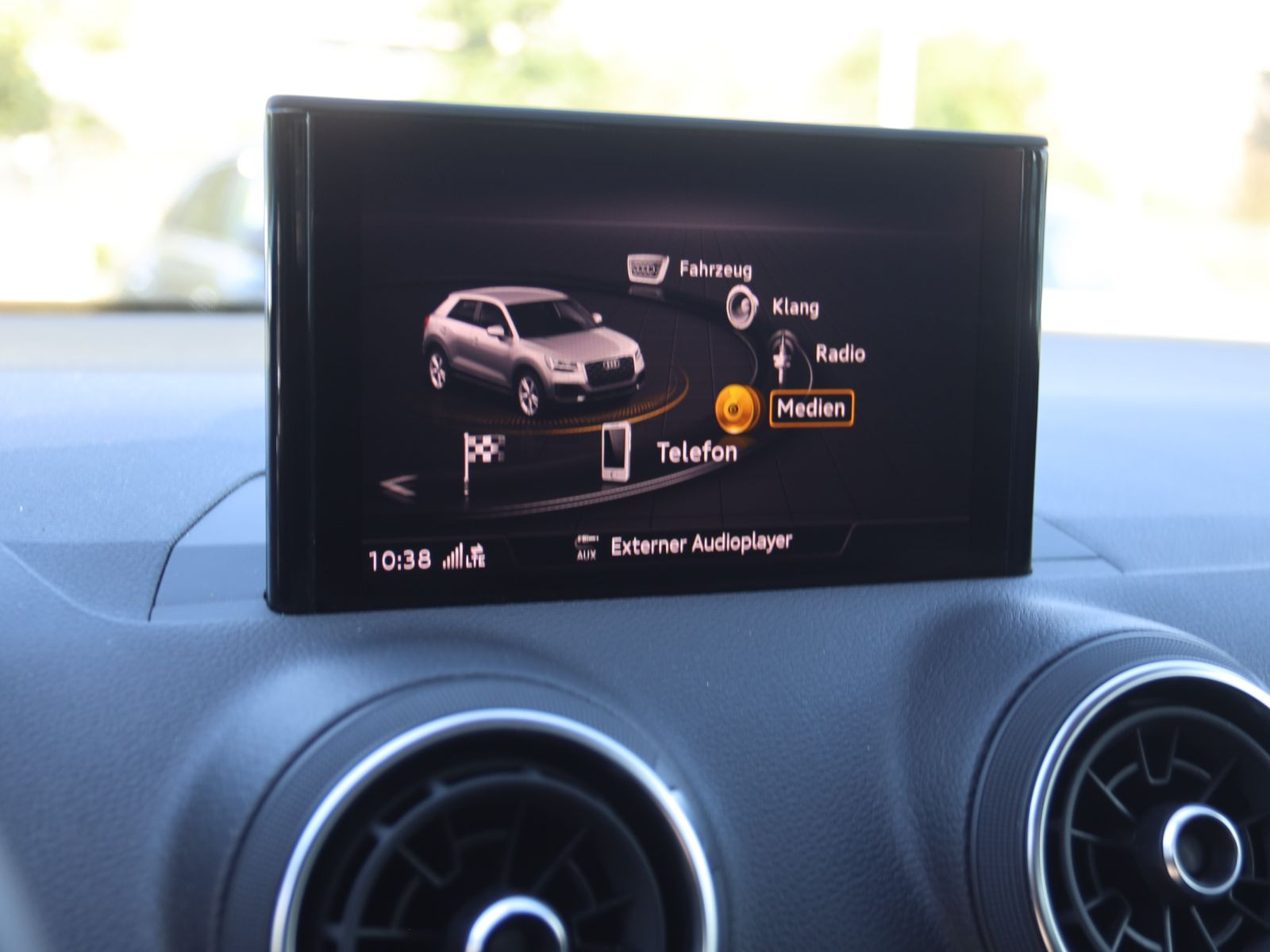 Audi Q2 35 TFSI S-Tronic Design, Navi, LED, Rückfahrkamera