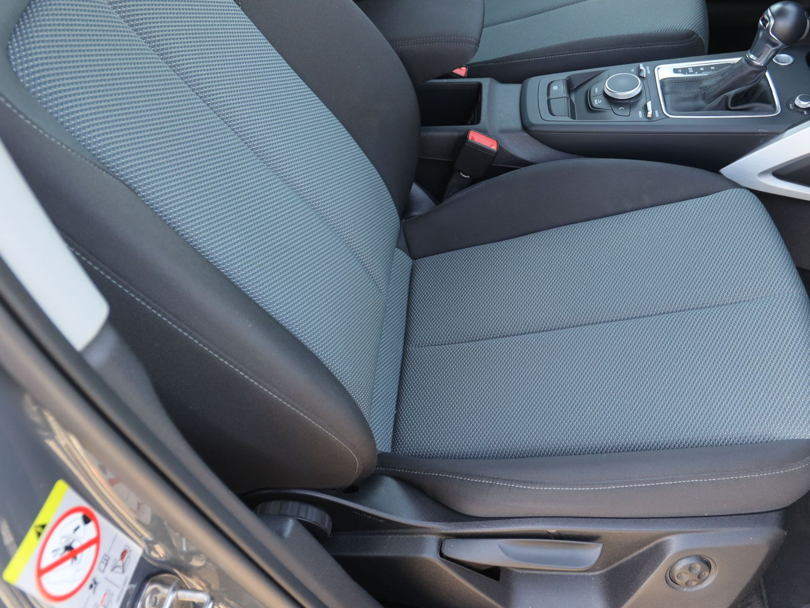 Audi Q2 35 TFSI S-Tronic Design, Navi, LED, Rückfahrkamera