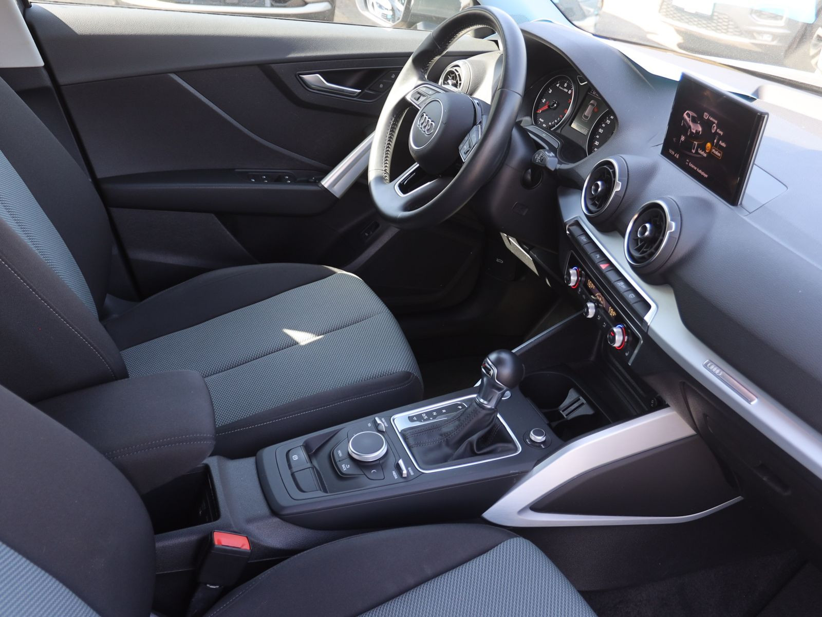 Audi Q2 35 TFSI S-Tronic Design, Navi, LED, Rückfahrkamera