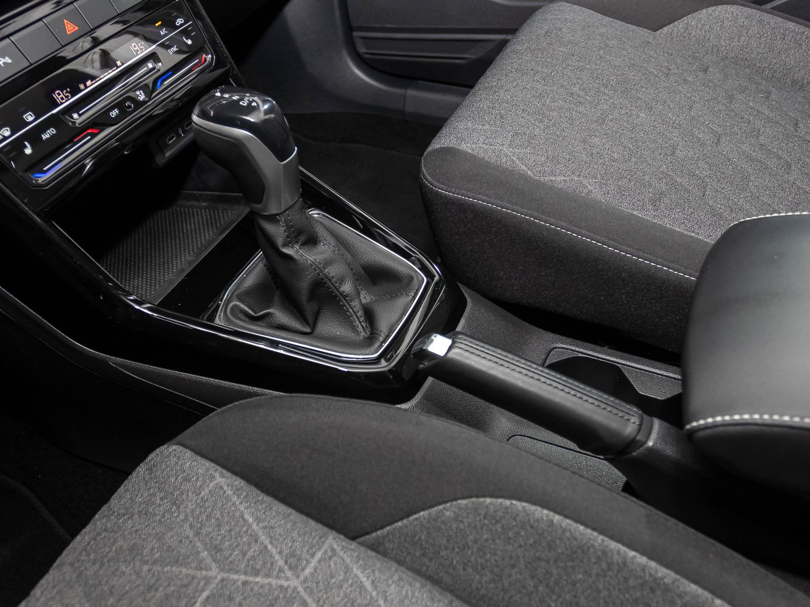 Volkswagen T-Cross 1.0 TSI DSG MOVE, Rückfahrkamera, Navi, Klima