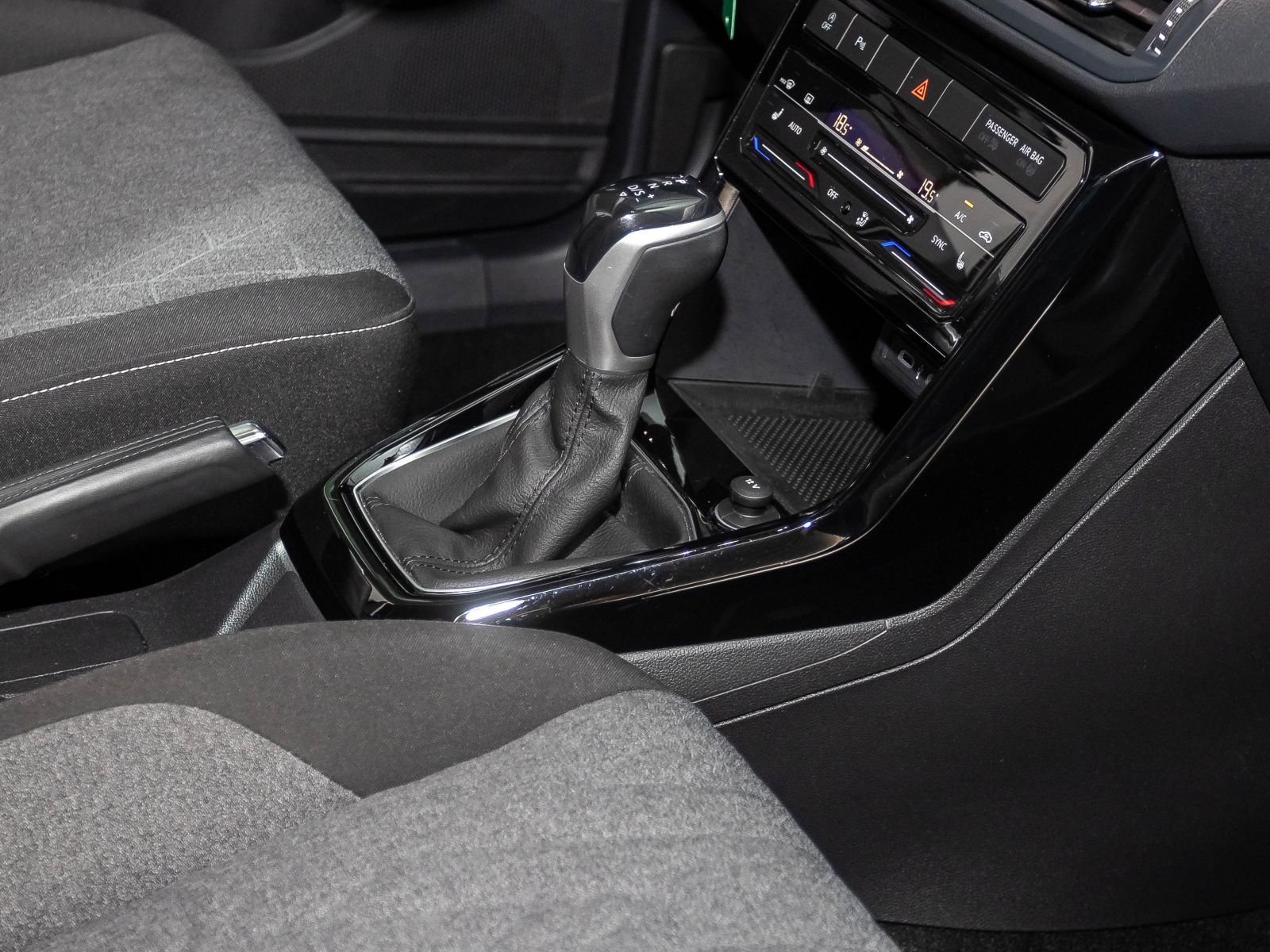 Volkswagen T-Cross 1.0 TSI DSG MOVE, Rückfahrkamera, Navi, Klima