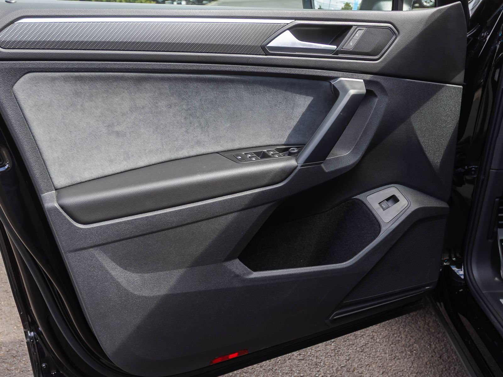 Volkswagen Tiguan R Black Style 2.0 TSI DSG, Panoramadach, LED-Matrix, Rückfahrkamera