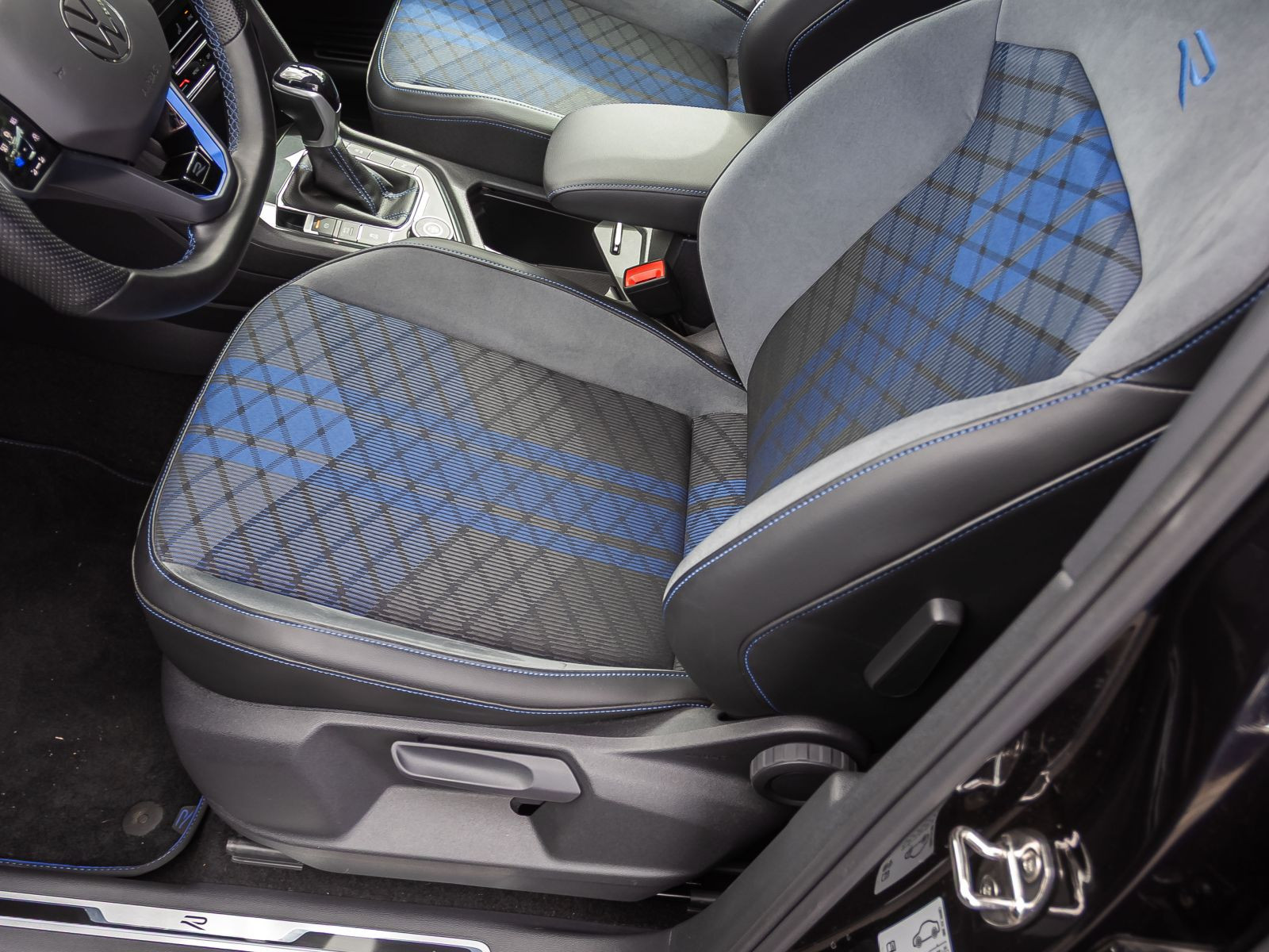 Volkswagen Tiguan R Black Style 2.0 TSI DSG, Panoramadach, LED-Matrix, Rückfahrkamera