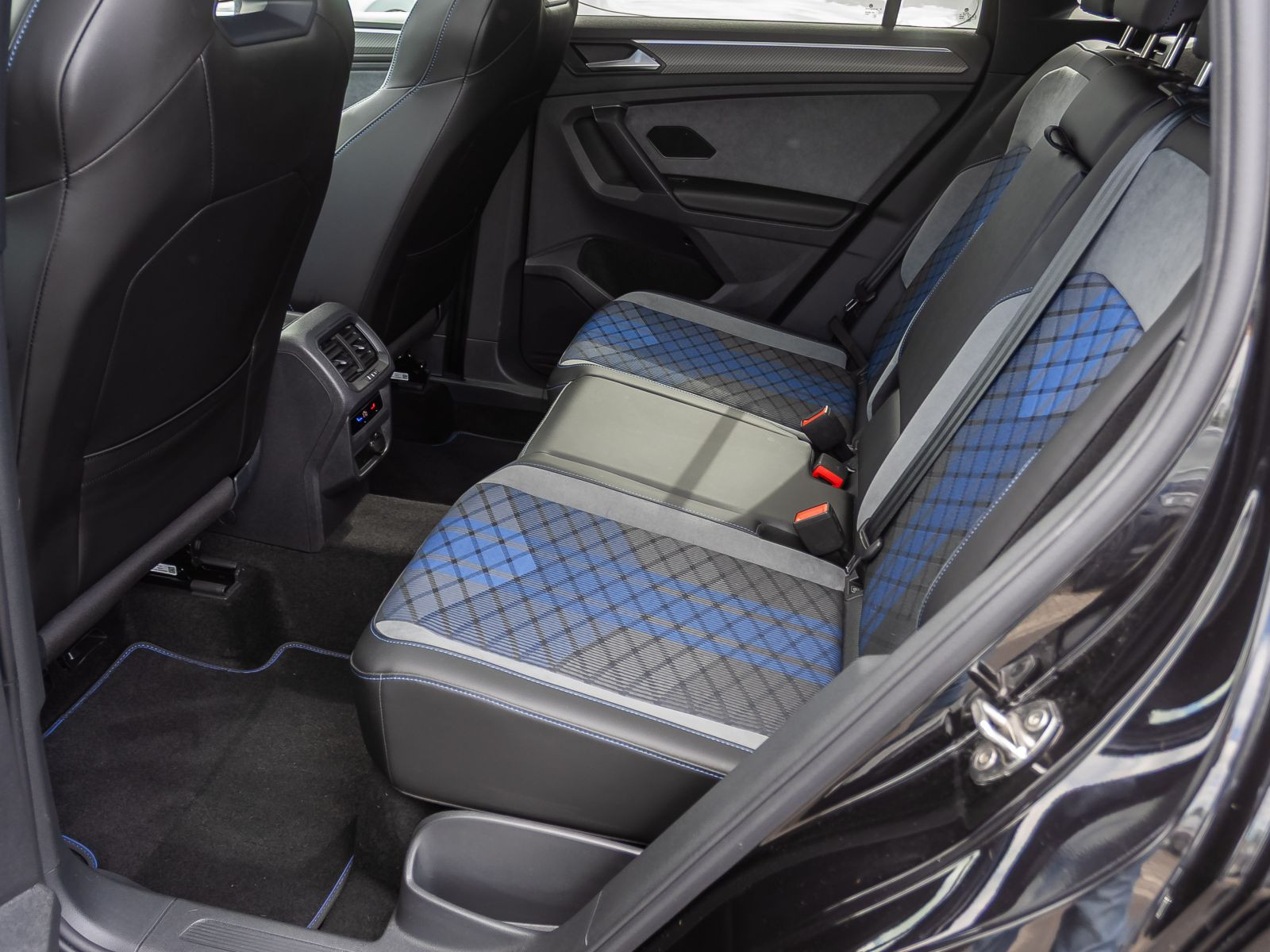 Volkswagen Tiguan R Black Style 2.0 TSI DSG, Panoramadach, LED-Matrix, Rückfahrkamera