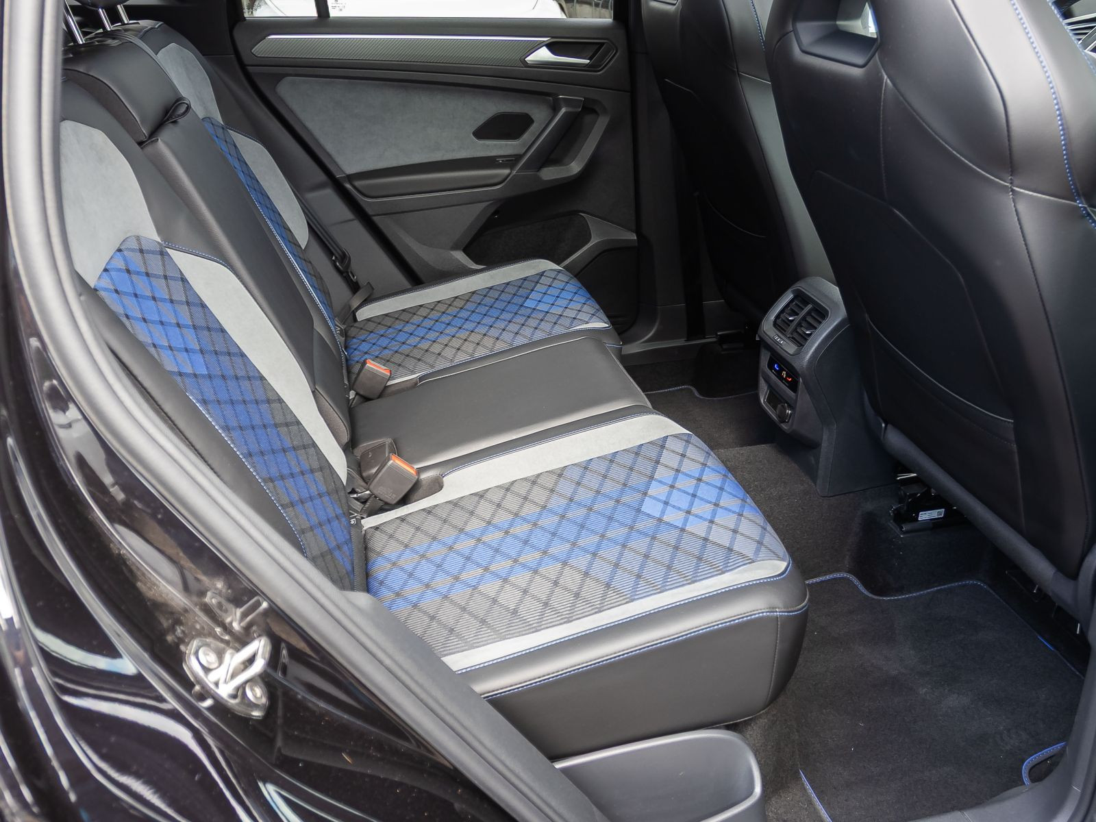 Volkswagen Tiguan R Black Style 2.0 TSI DSG, Panoramadach, LED-Matrix, Rückfahrkamera