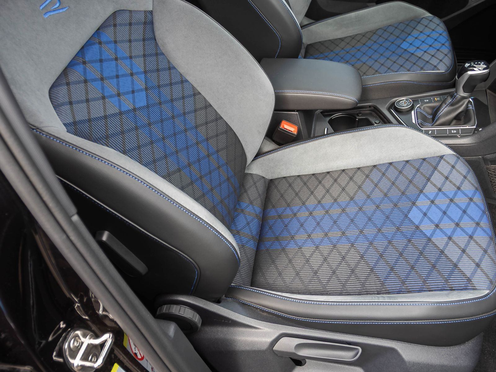 Volkswagen Tiguan R Black Style 2.0 TSI DSG, Panoramadach, LED-Matrix, Rückfahrkamera